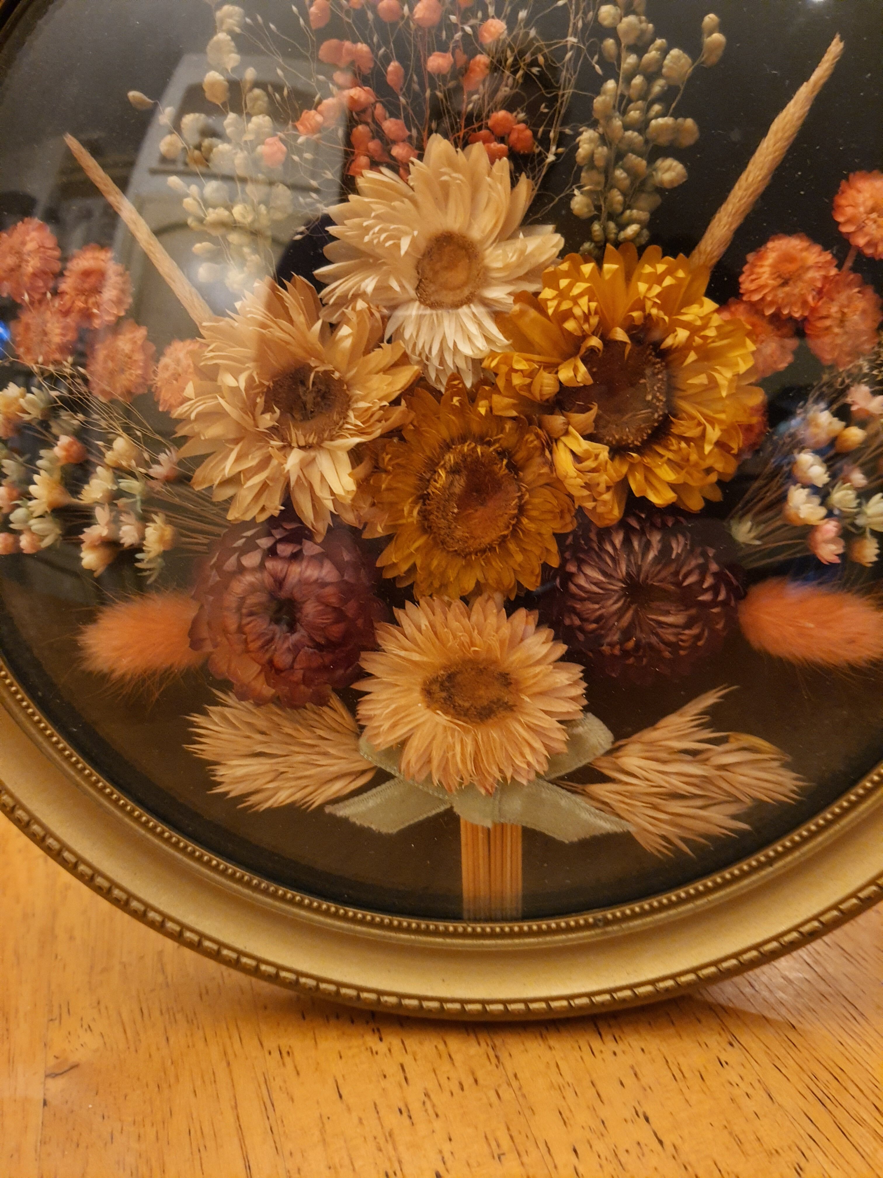 Vintage round frame dried flowers