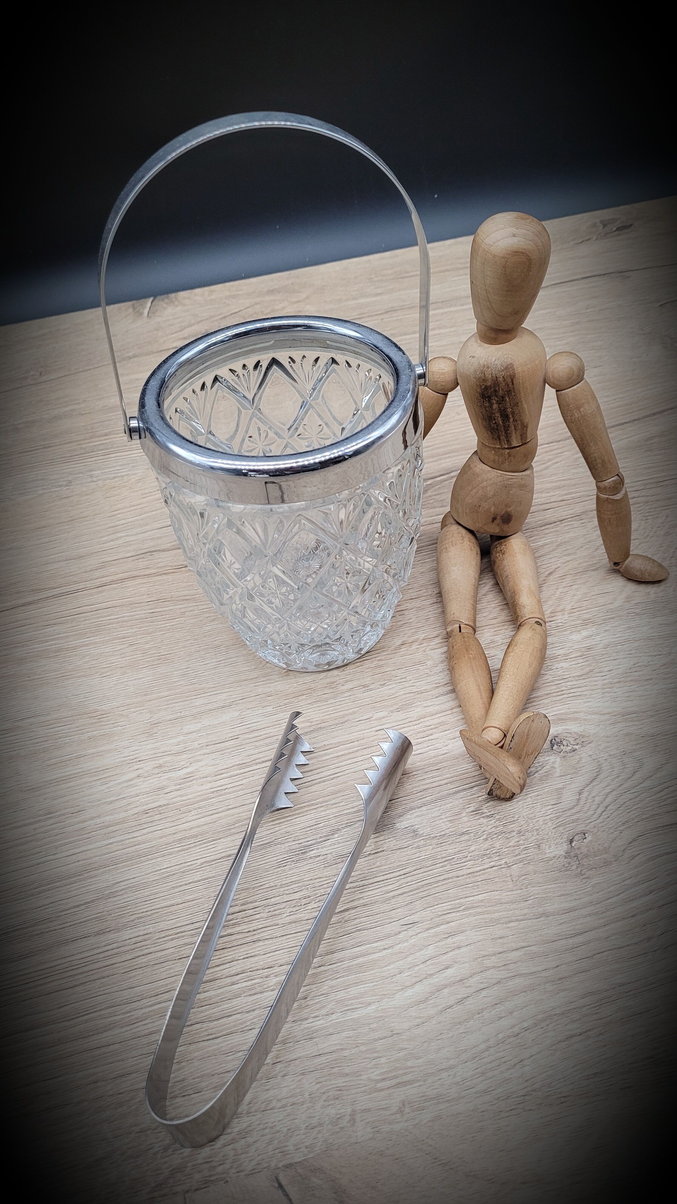 Ice bucket chiseled glass
