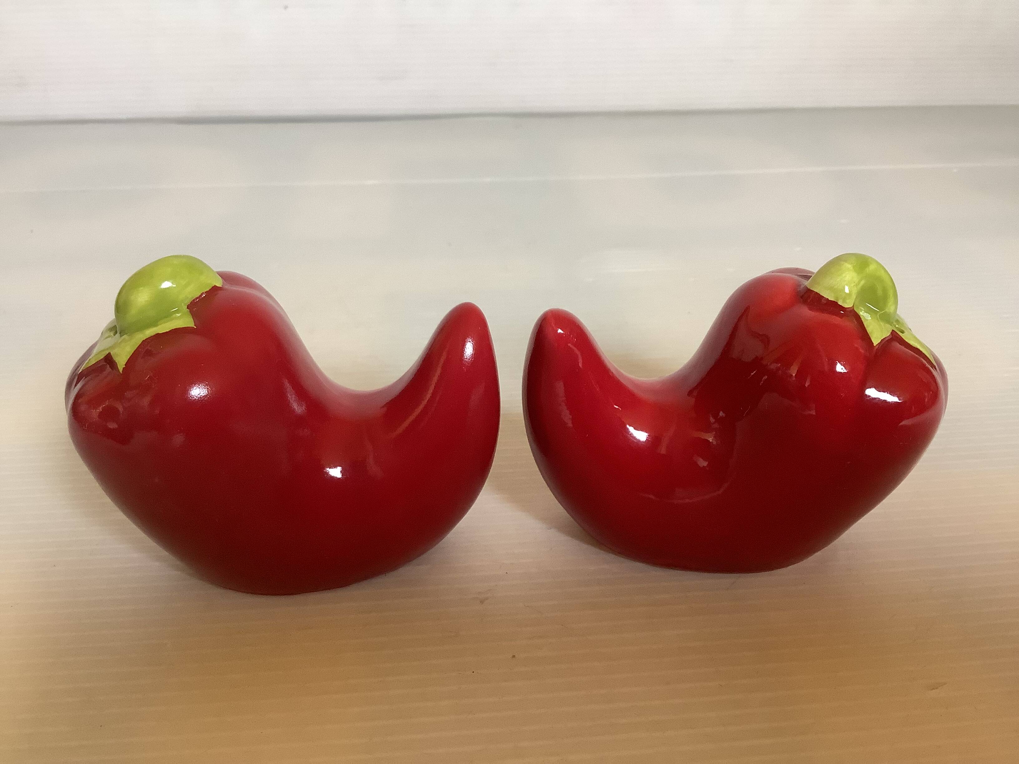 Salt and pepper red chilies