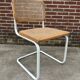 Chaise Cesca modèle b32 en blanc et bois par Marcel Breuer