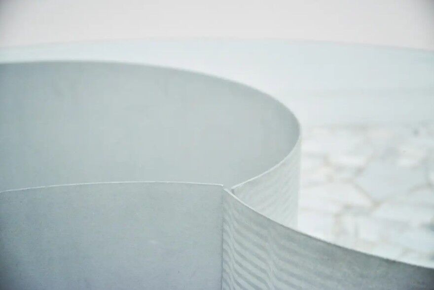 Table par Lorenzo Burchiellaro en aluminium et cristal