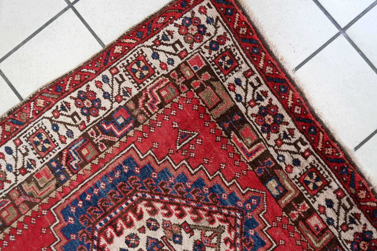 Antique Serab wool runner, crimson field & stepped medallions, c. 1920s — 93 × 204 cm — 1C1284