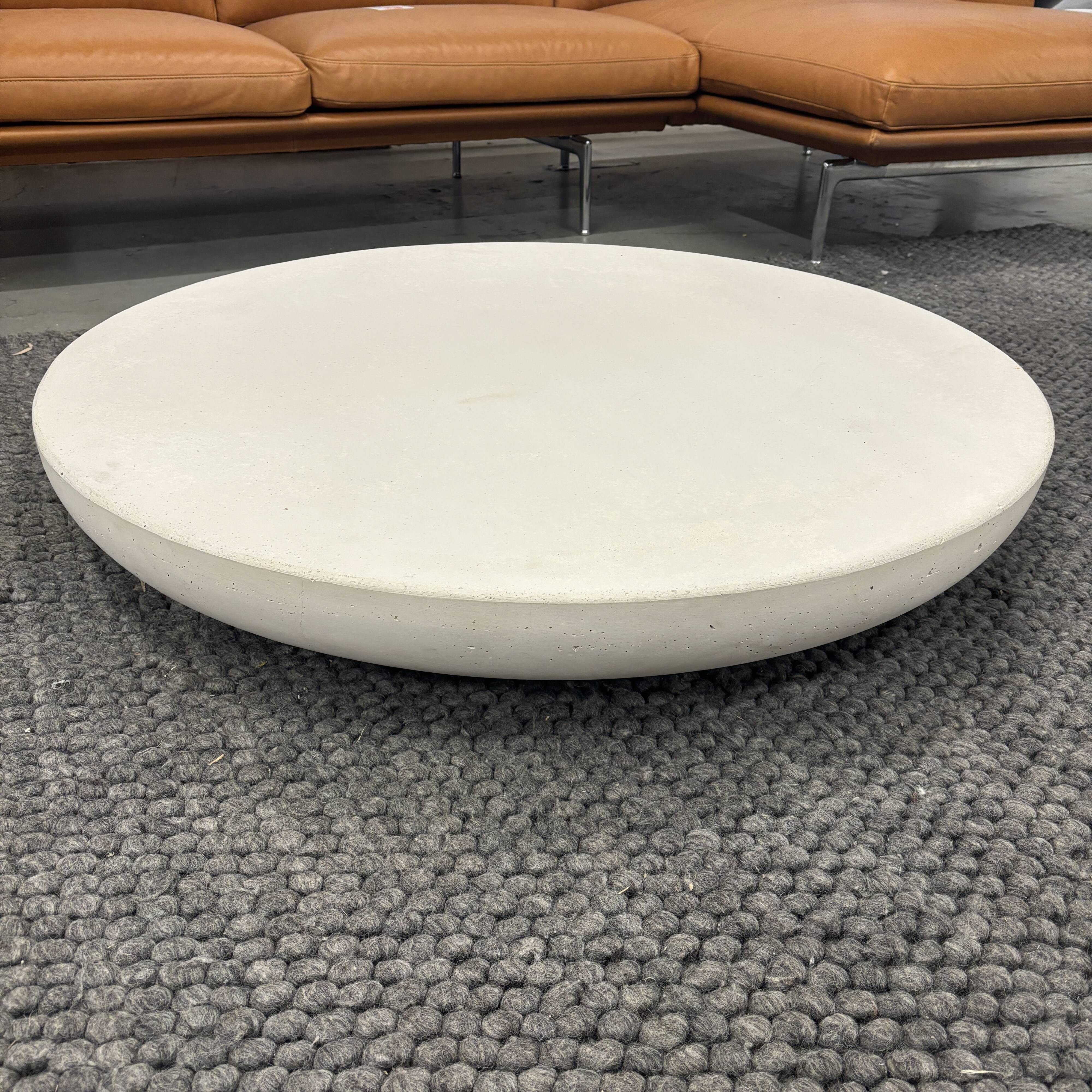 100 Olo coffee table in Ivory concrete - Mogg