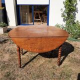 Round table on wheels
