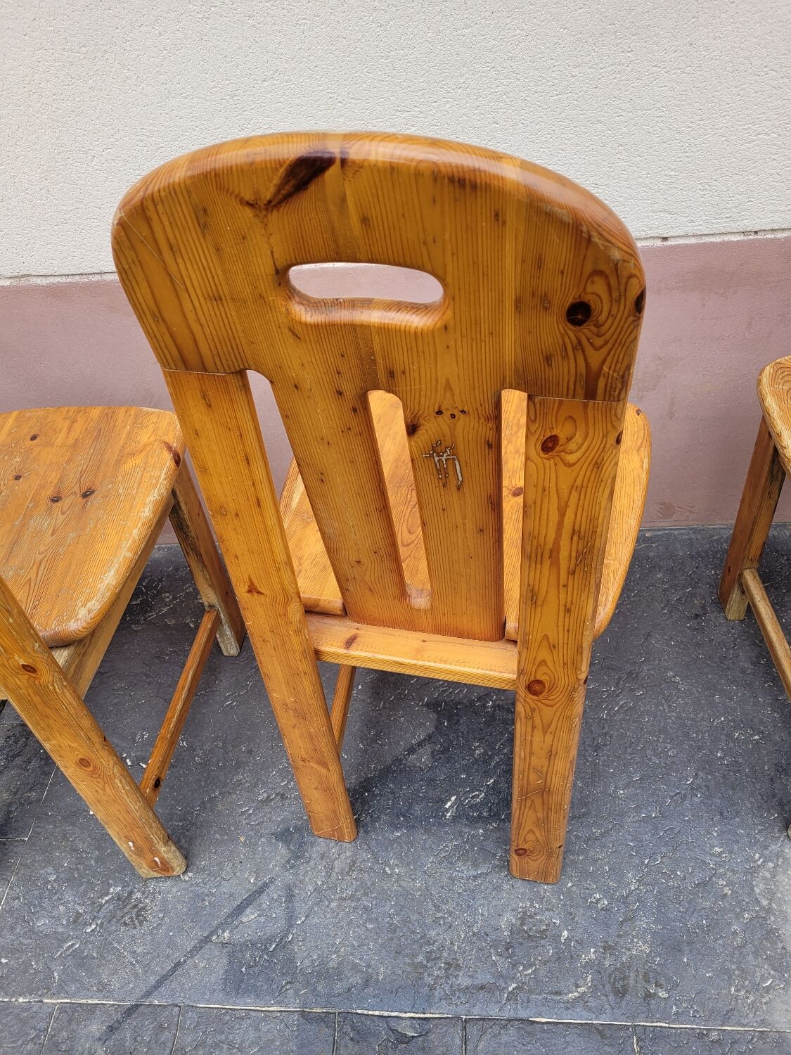 6 pine chairs