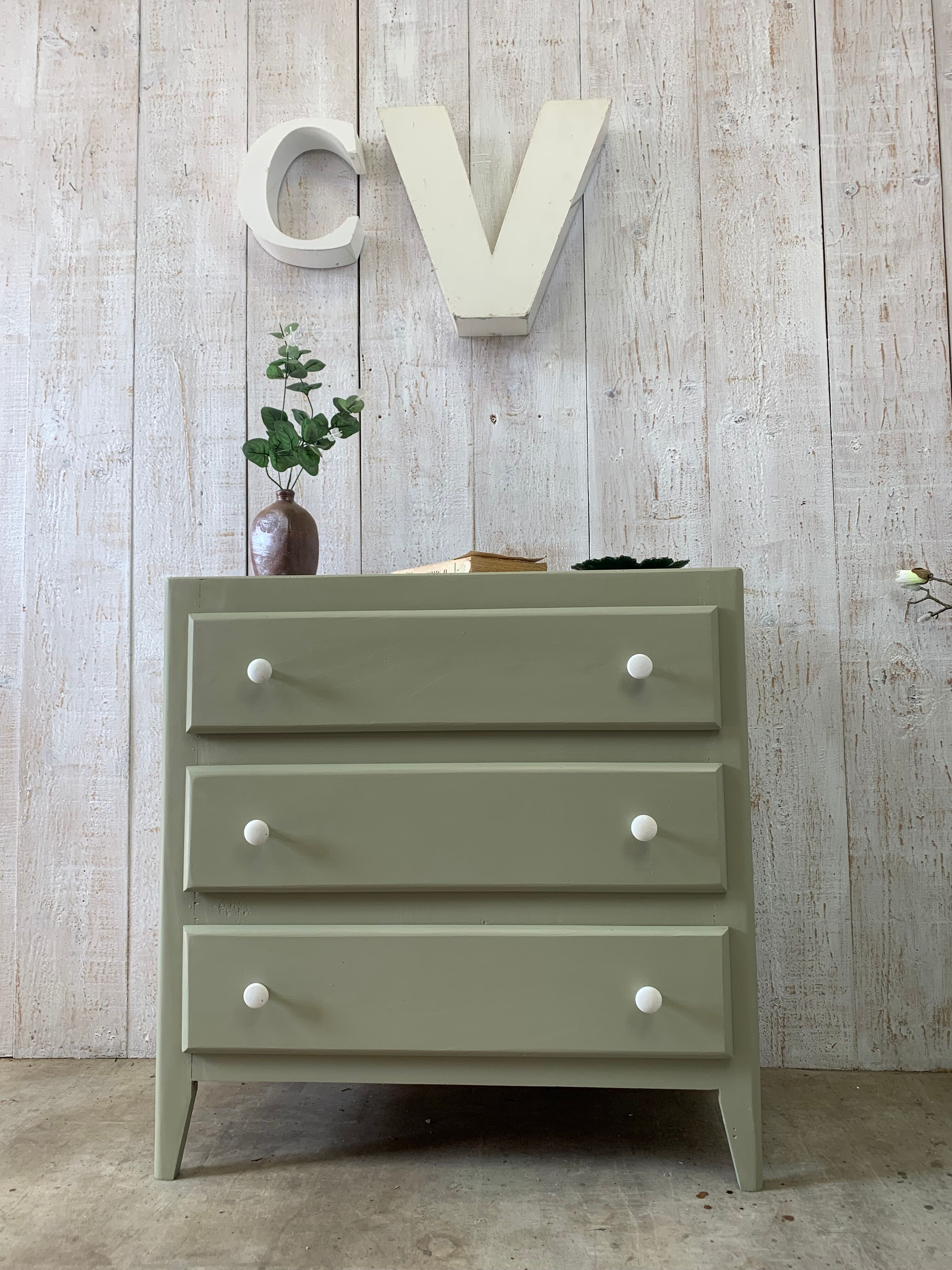 Vintage chest of drawers