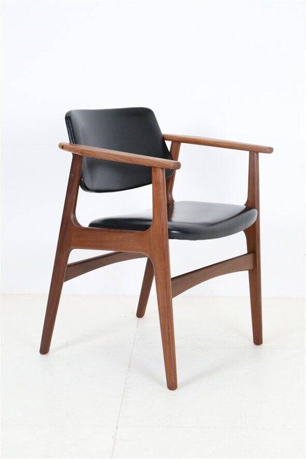 Fauteuil en teck de style danois moderne des années 50 dans le style d'Arne Vodder.