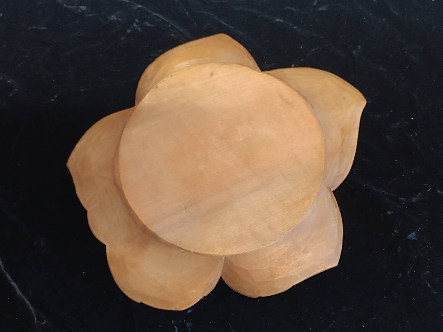 Wooden leaf trinket tray