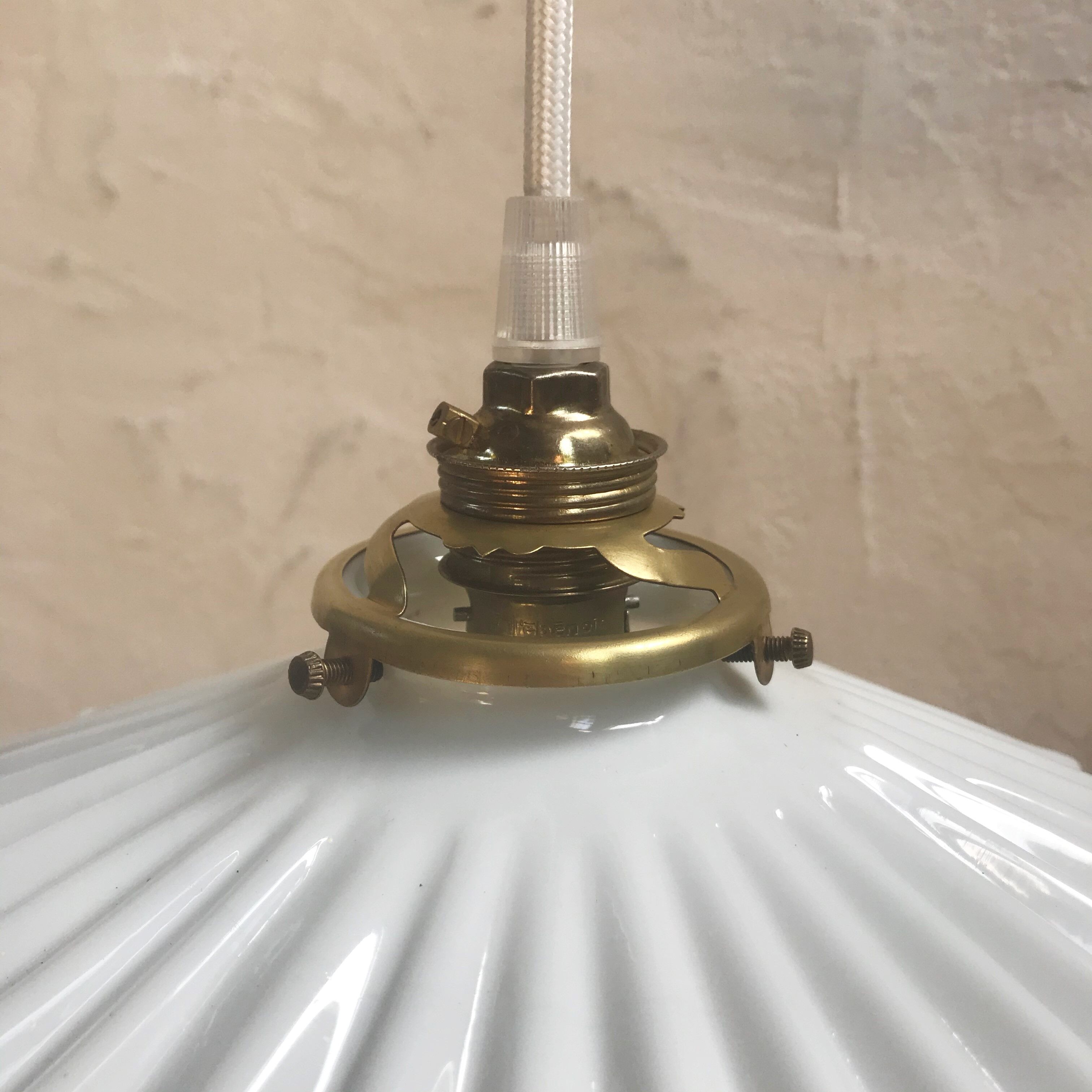 White pleated opaline hanging lamp