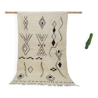 Moroccan Berber wool rug 233 x 146 cm