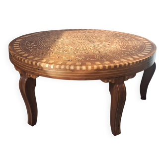 Handcrafted round coffee table of Essaouira type made of thuya wood, with inlays.