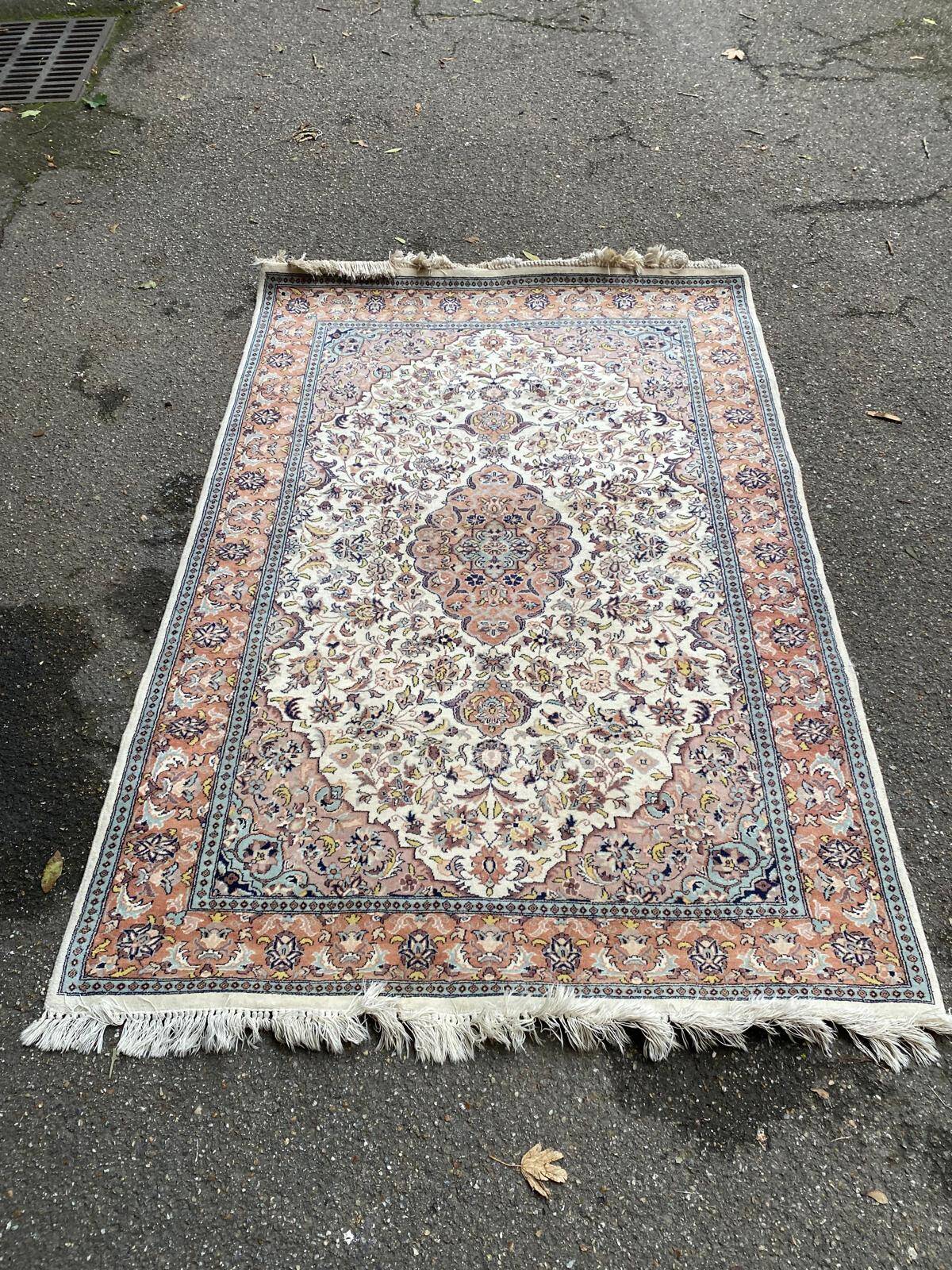 Handmade knotted wool Persian rug 130x200cm