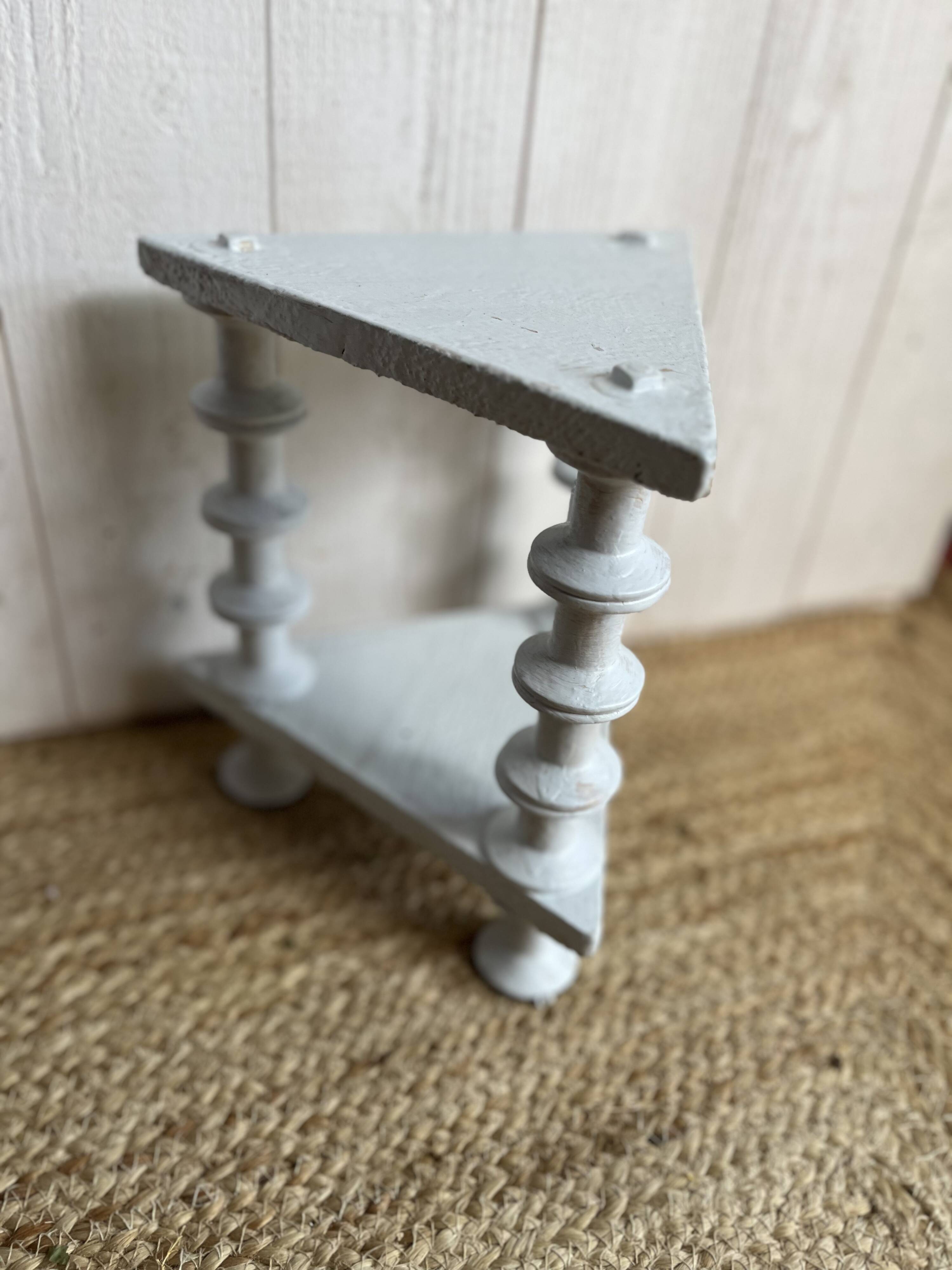 Small spool shelf