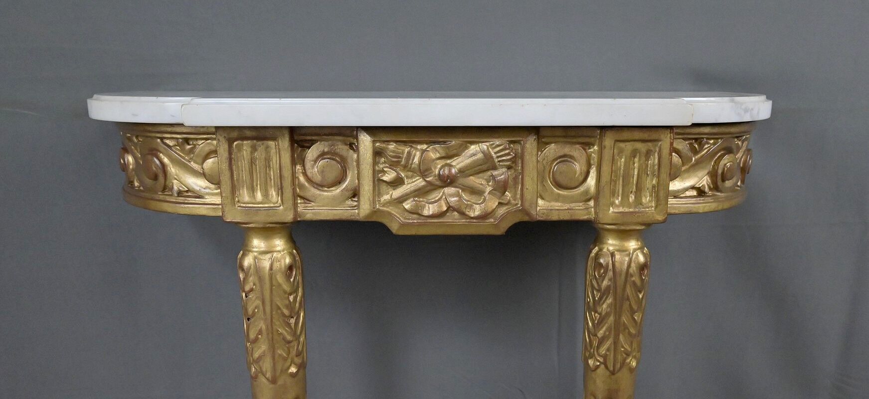 Petite console en marbre et bois doré, style Louis XVI – début XXe
