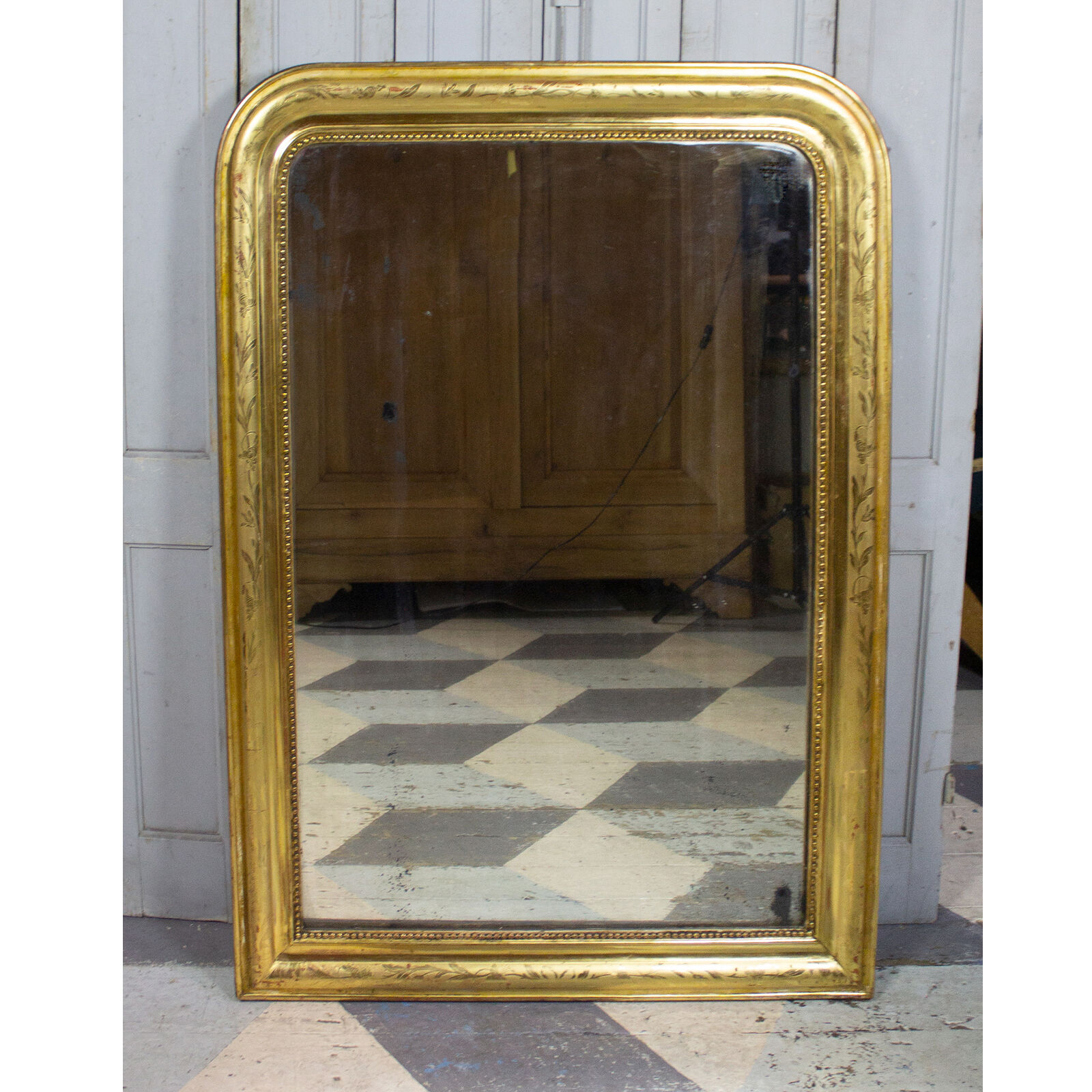 Miroir doré avec gravures,  118x96cm