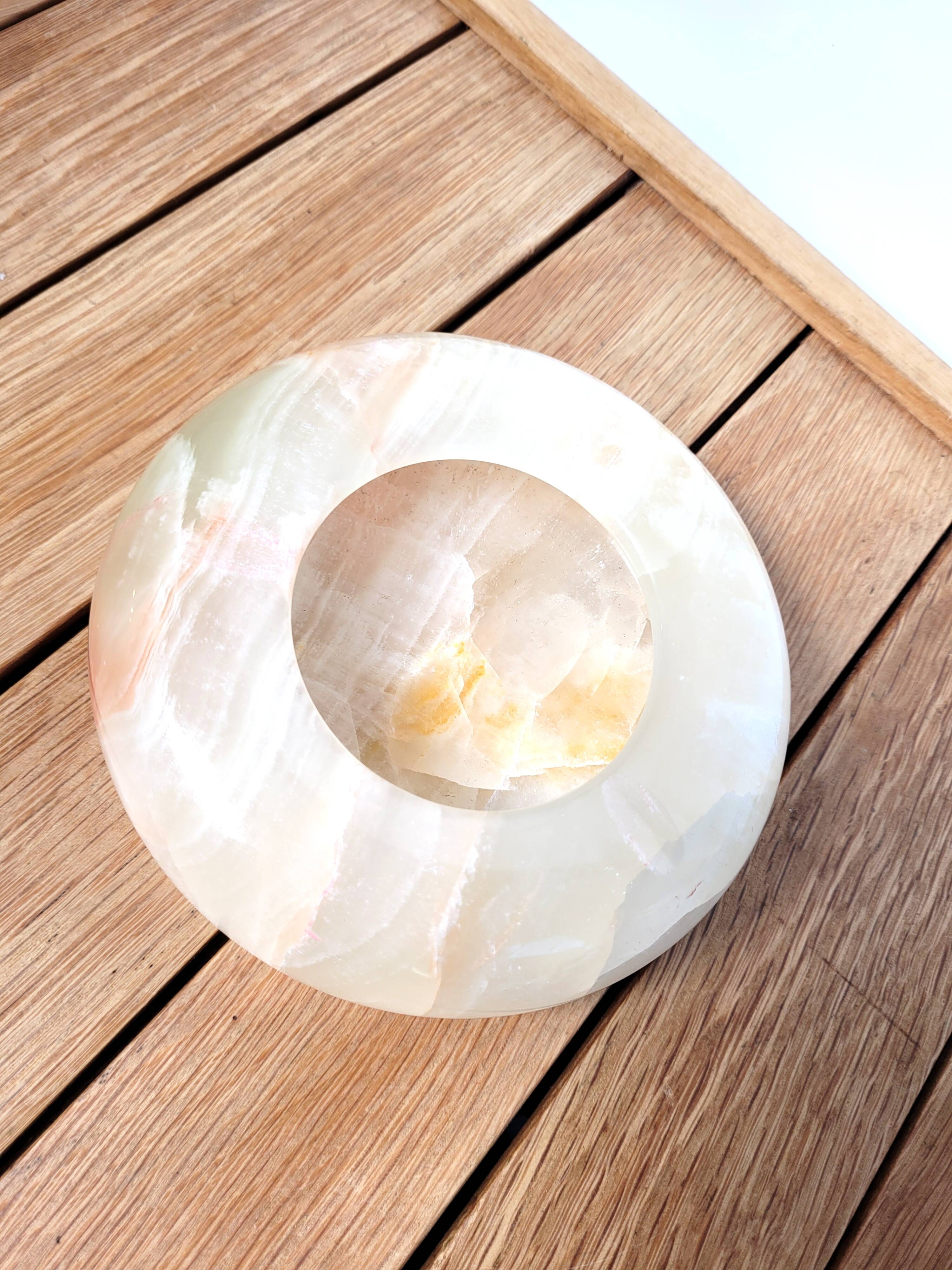 Ashtray or empty pocket in cream onyx stone