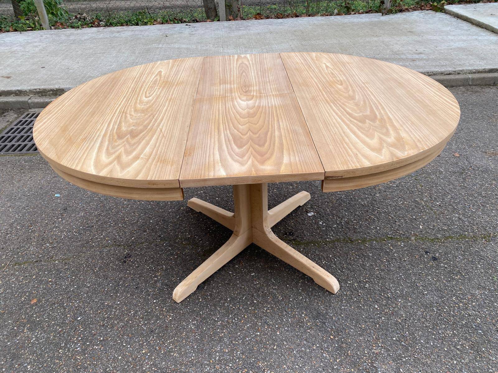 Scandinavian Baumann round extendable dining table with central leg, 115cm.