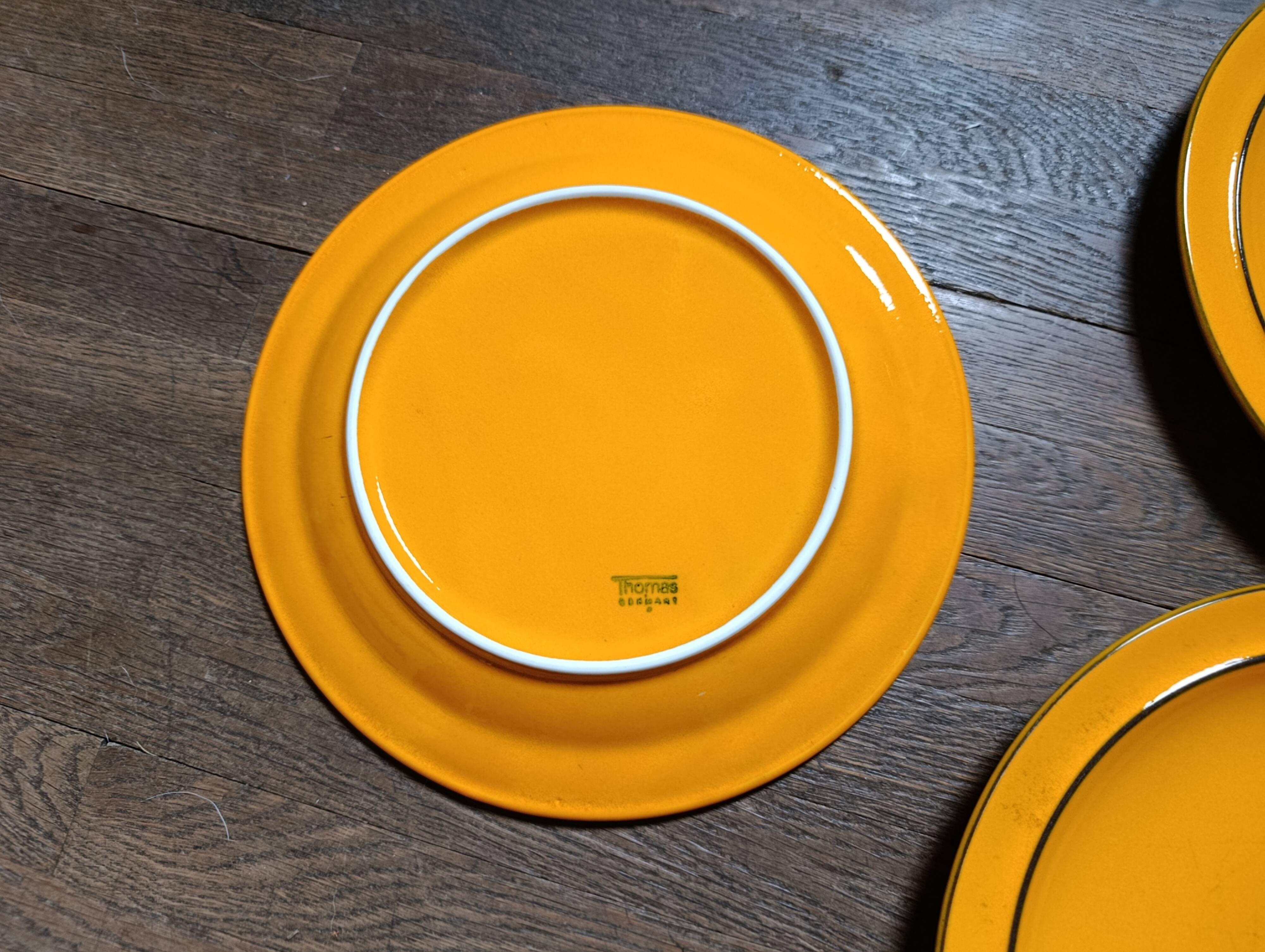 Set of three flat plates in glazed ceramic Thomas Germany from the years.