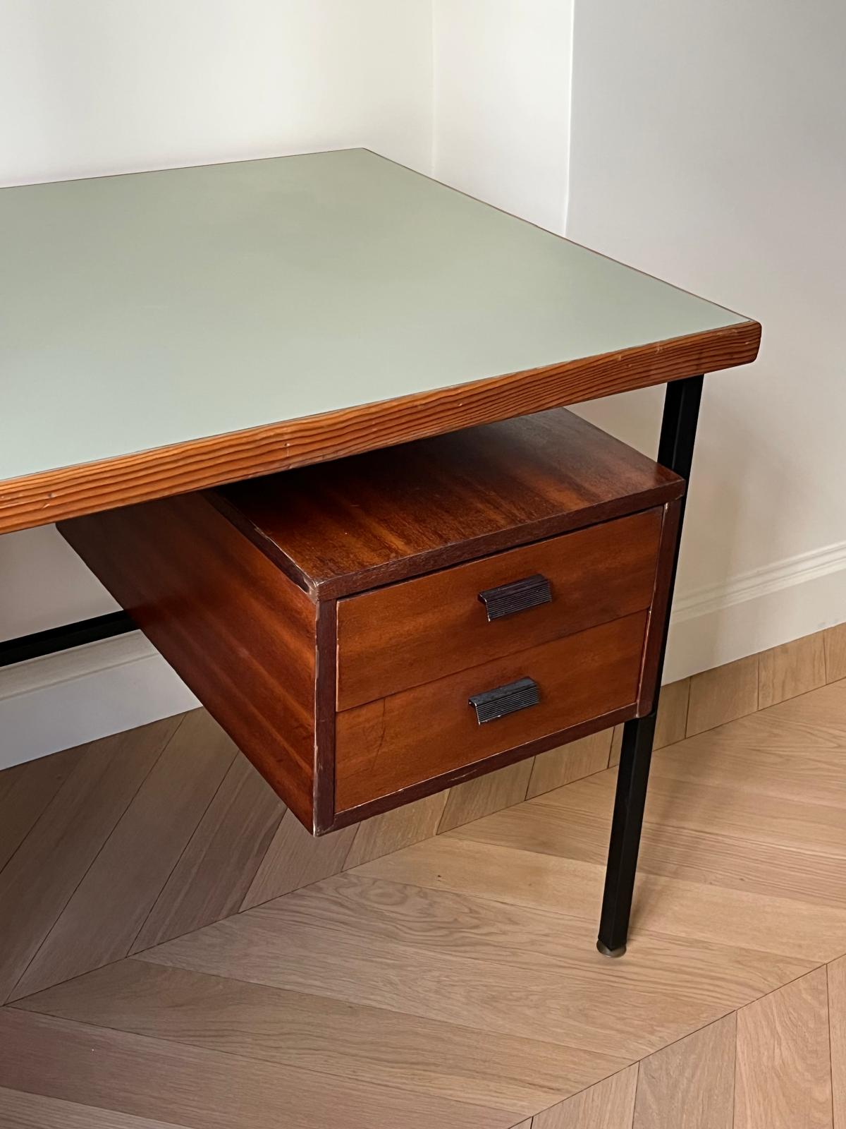 Bureau vintage d'université