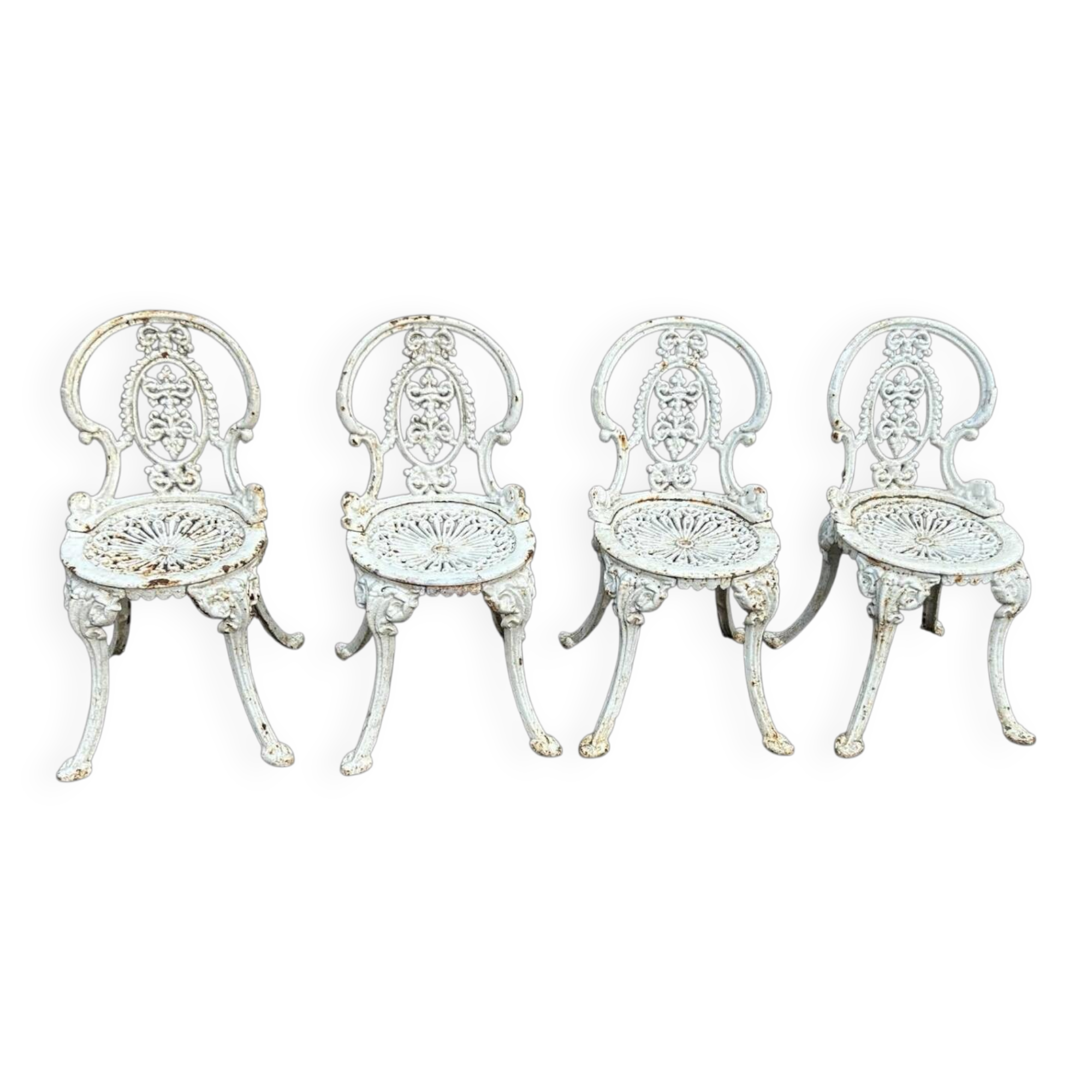 Suite de quatre chaises de jardin en fonte de style Victorien vers 190