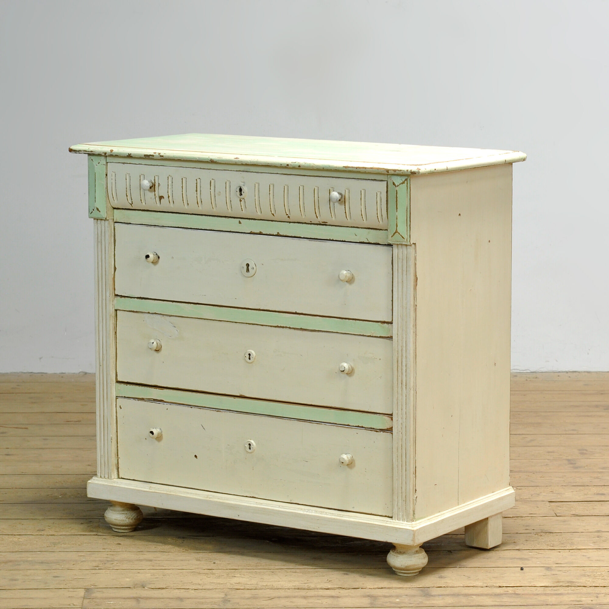 Commode en pin, vers 1910