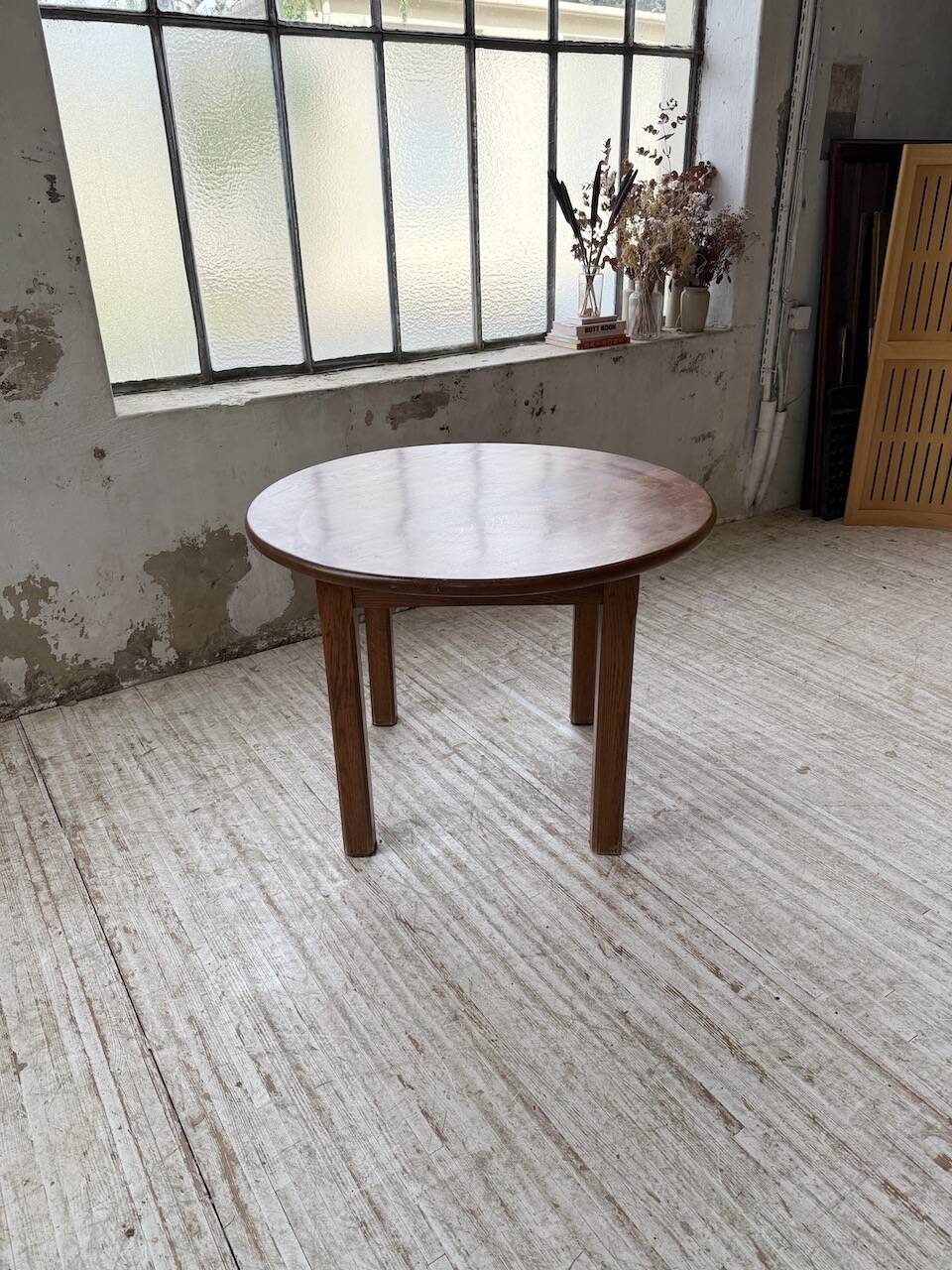 Round oak table 1950