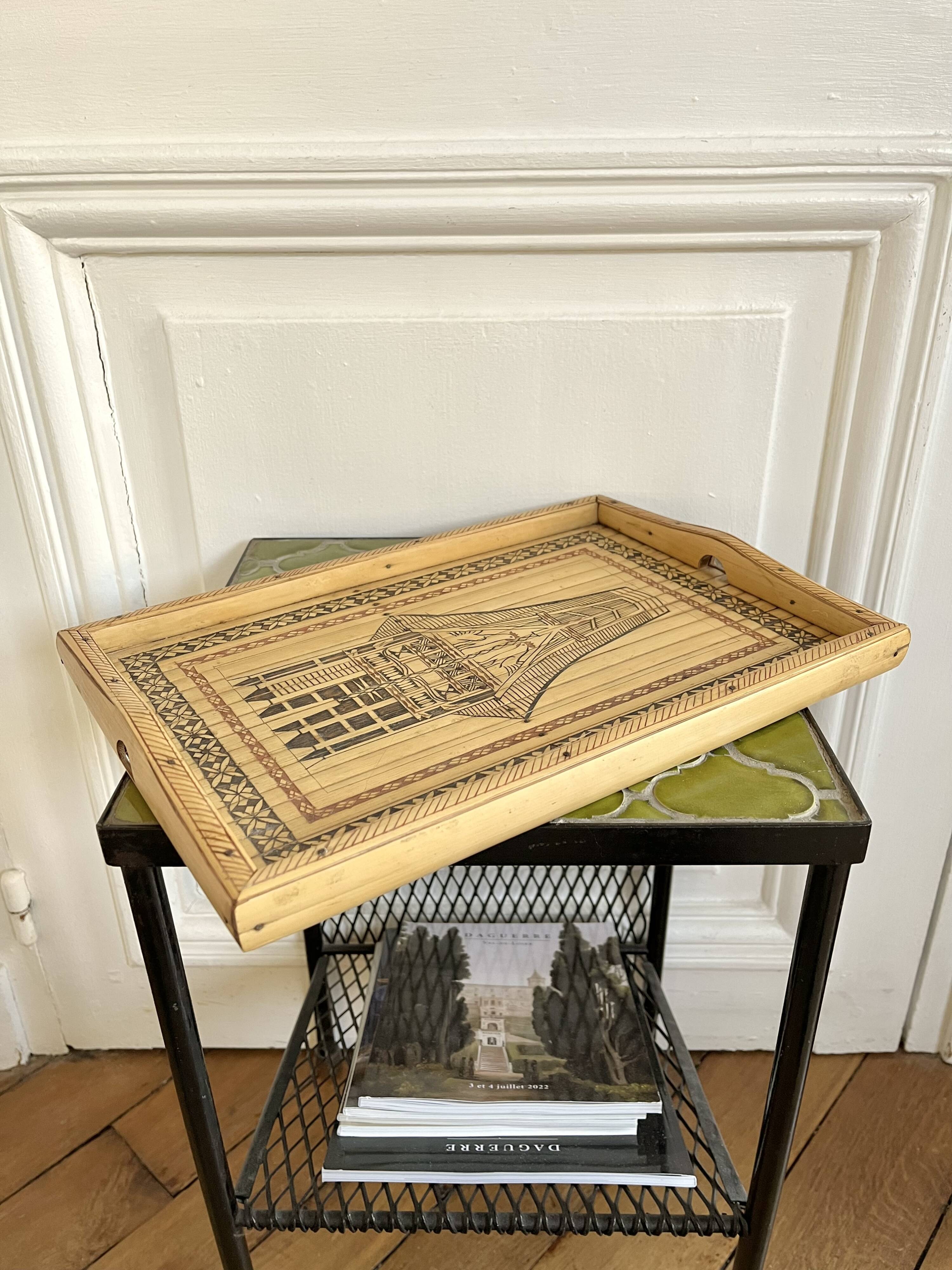 Vintage bamboo plateau