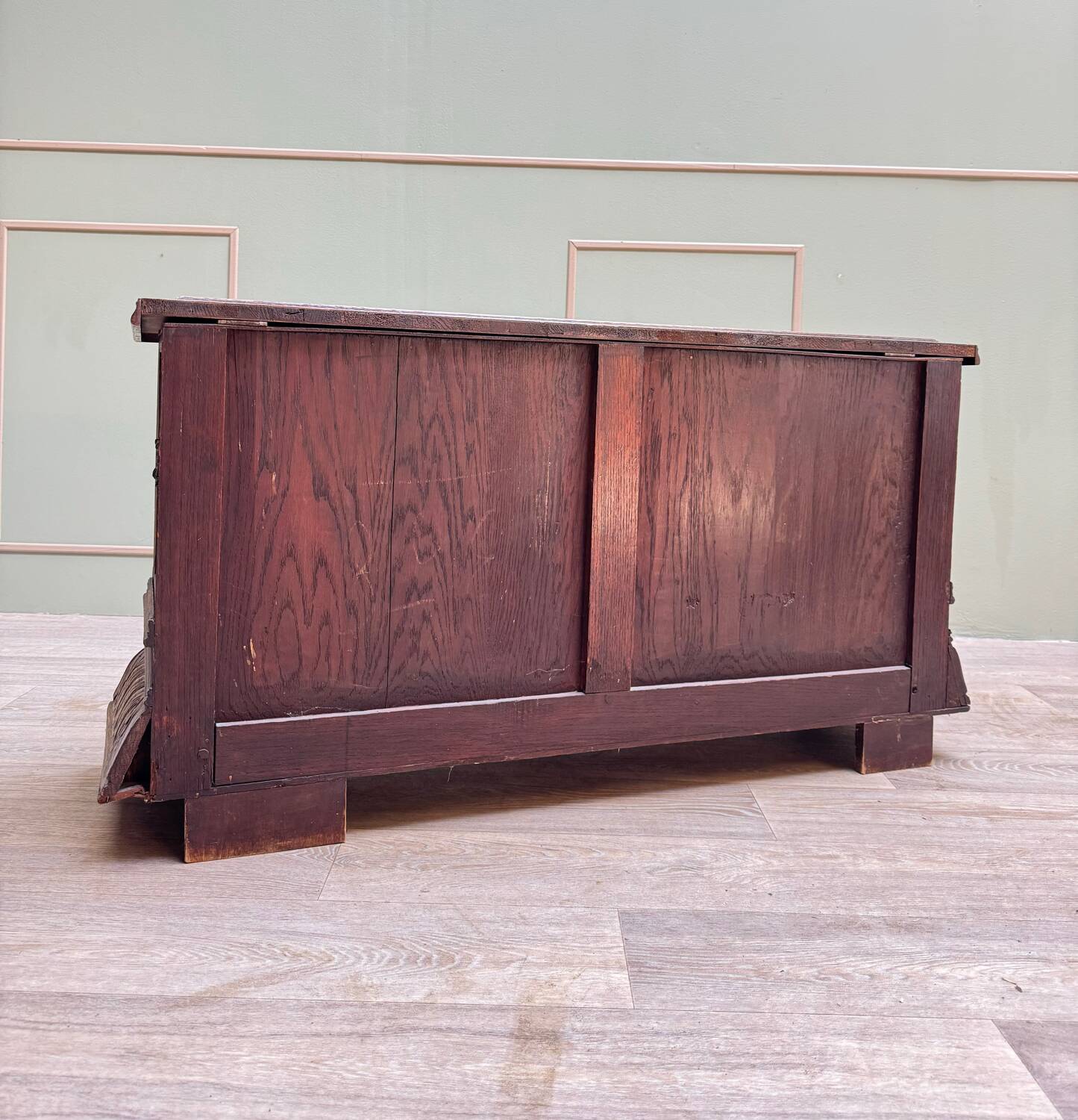 Banc coffre en bois naturel de style Louis XIII