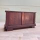 Banc coffre en bois naturel de style Louis XIII