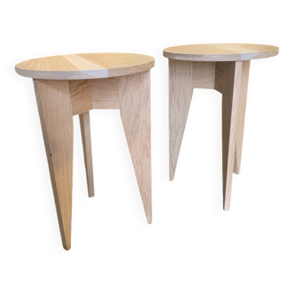 2 pedestal tables/bedside tables