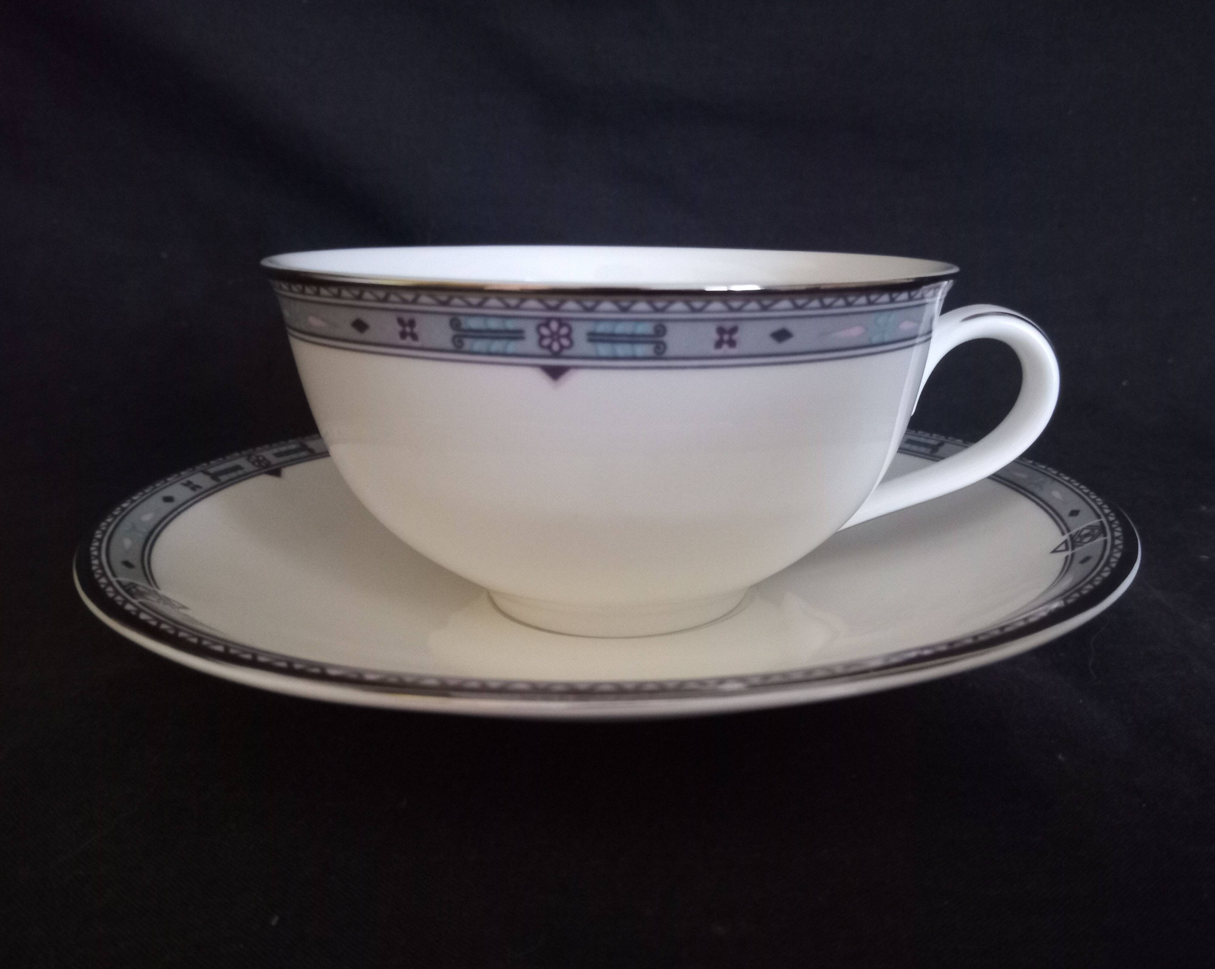 Coffee/tea service for 12 people in fine English porcelain, MAYA pattern