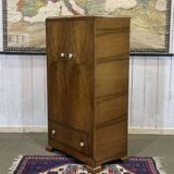 Petite armoire d'étudiant anglais en loupe de noyer des années 1930
