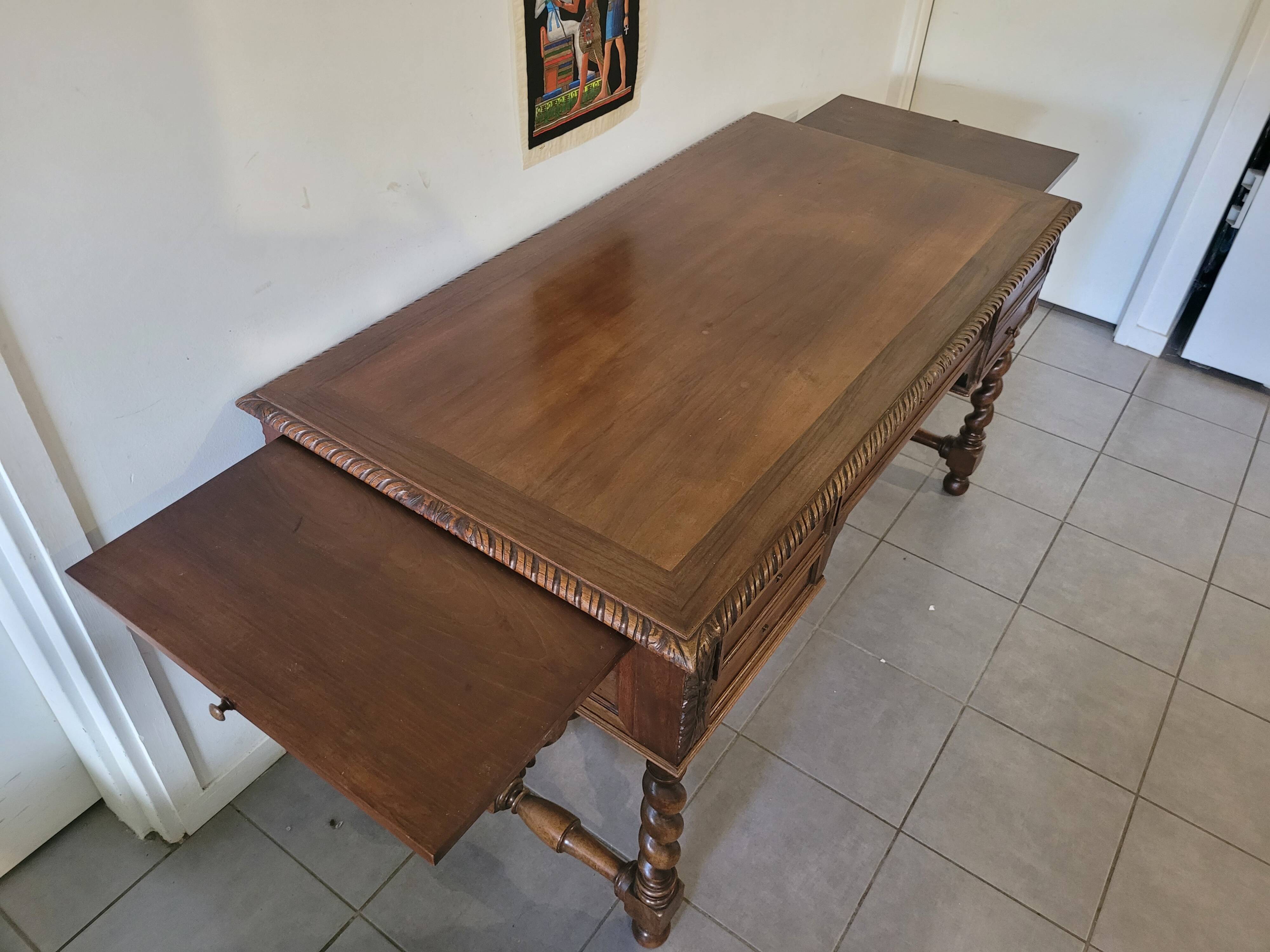 Bureau en chêne ancien