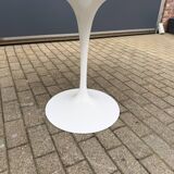 Original Knoll Tulip dining table in Carrara marble (120cm)