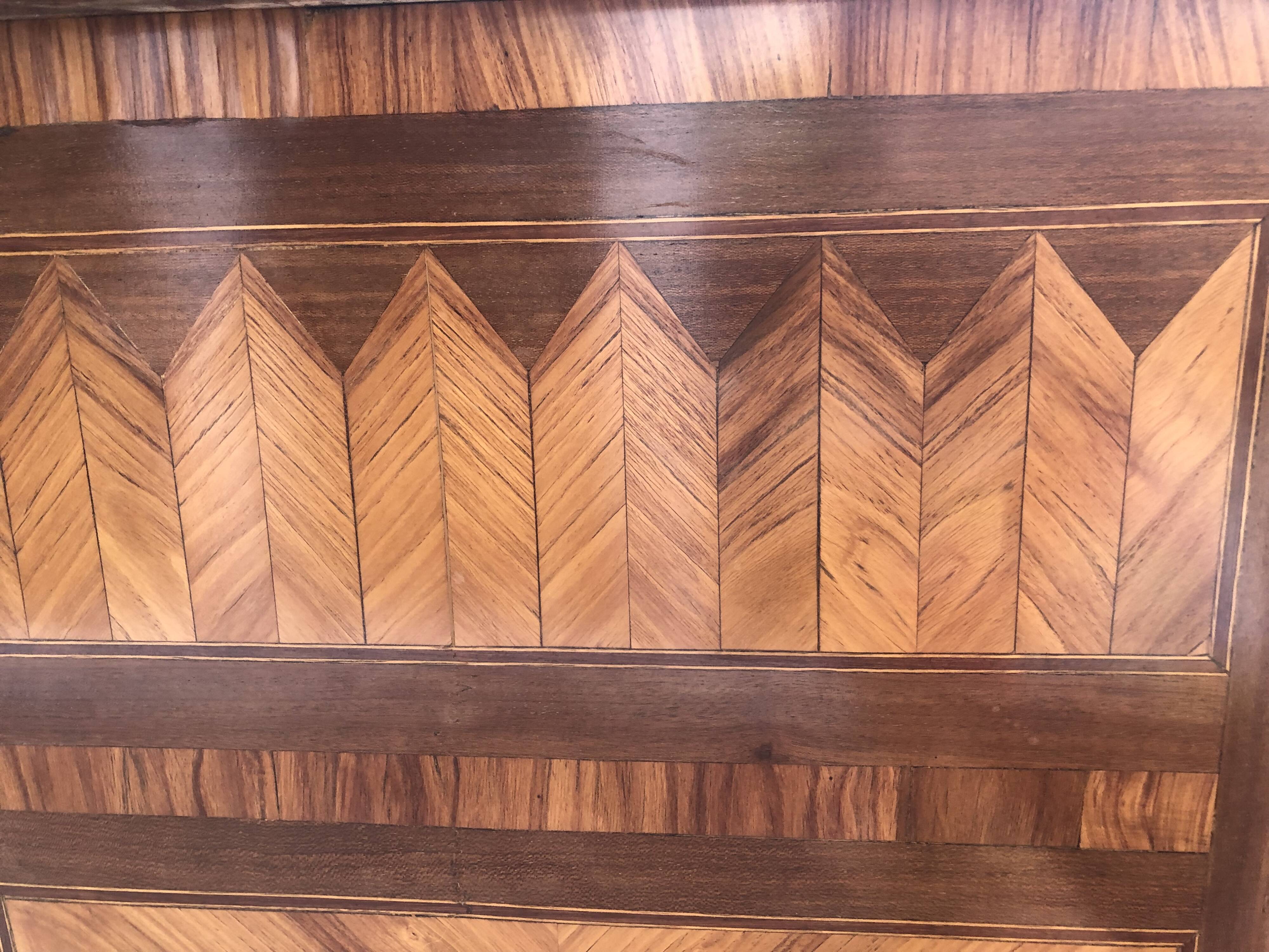 Transition Louis XV-Louis XVI chest of drawers - Marquetry, rosewood