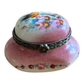 Porcelain pillbox