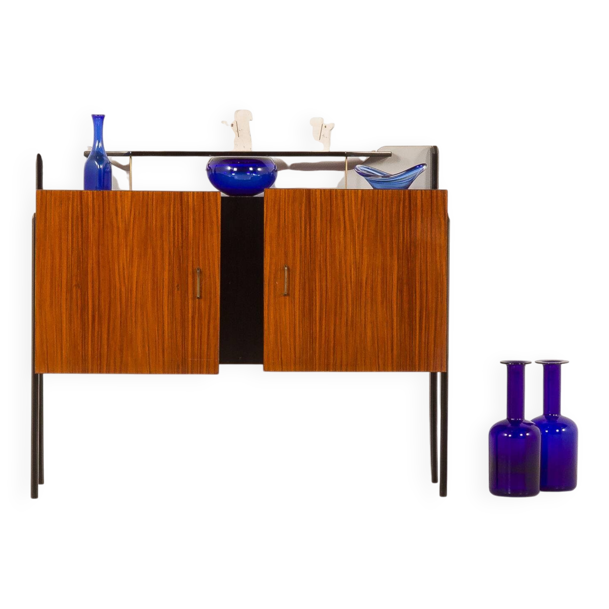 Italian vintage credenza in the style of Vittorio Dassi, 1950s