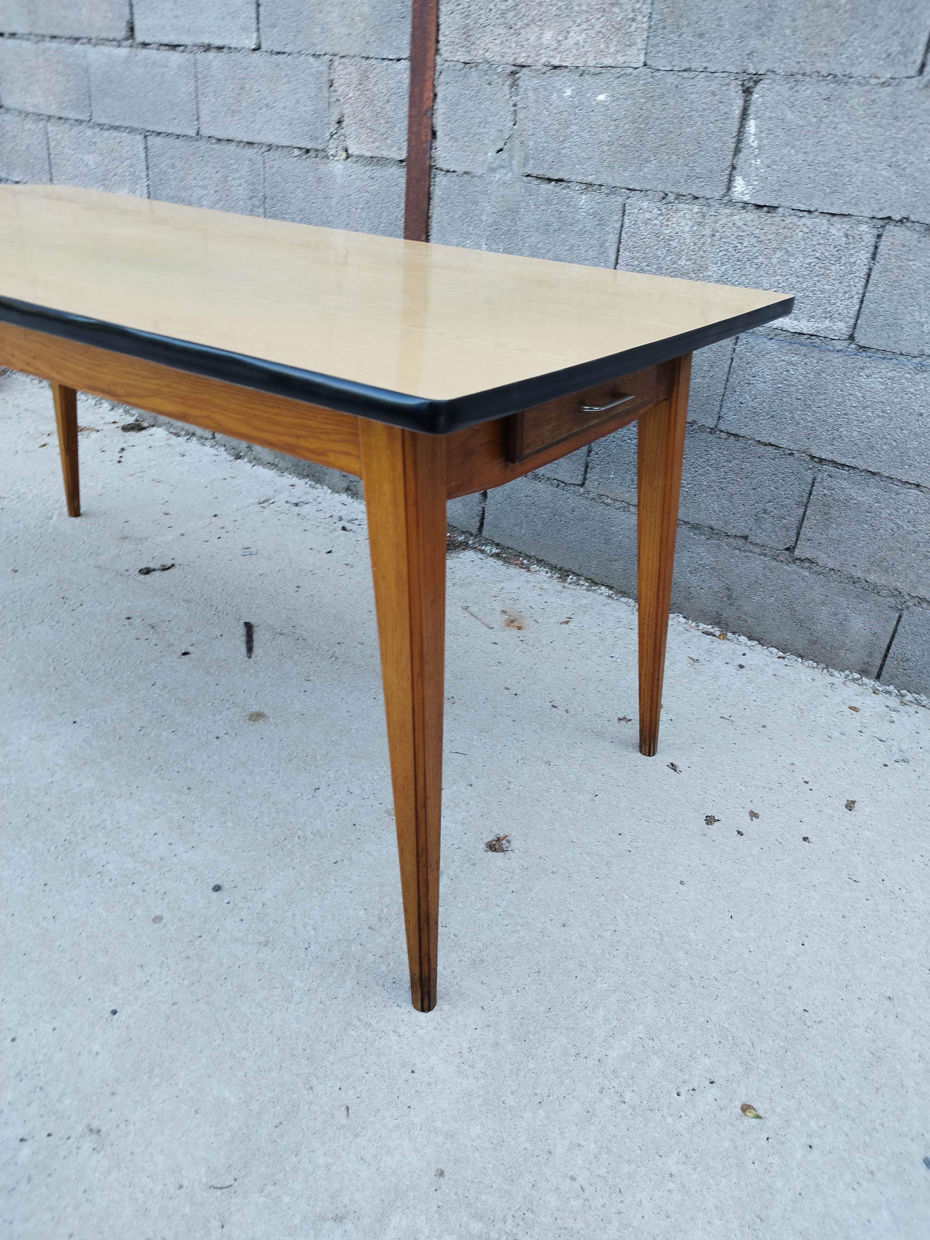 Large table with oak spindle top formica year 50