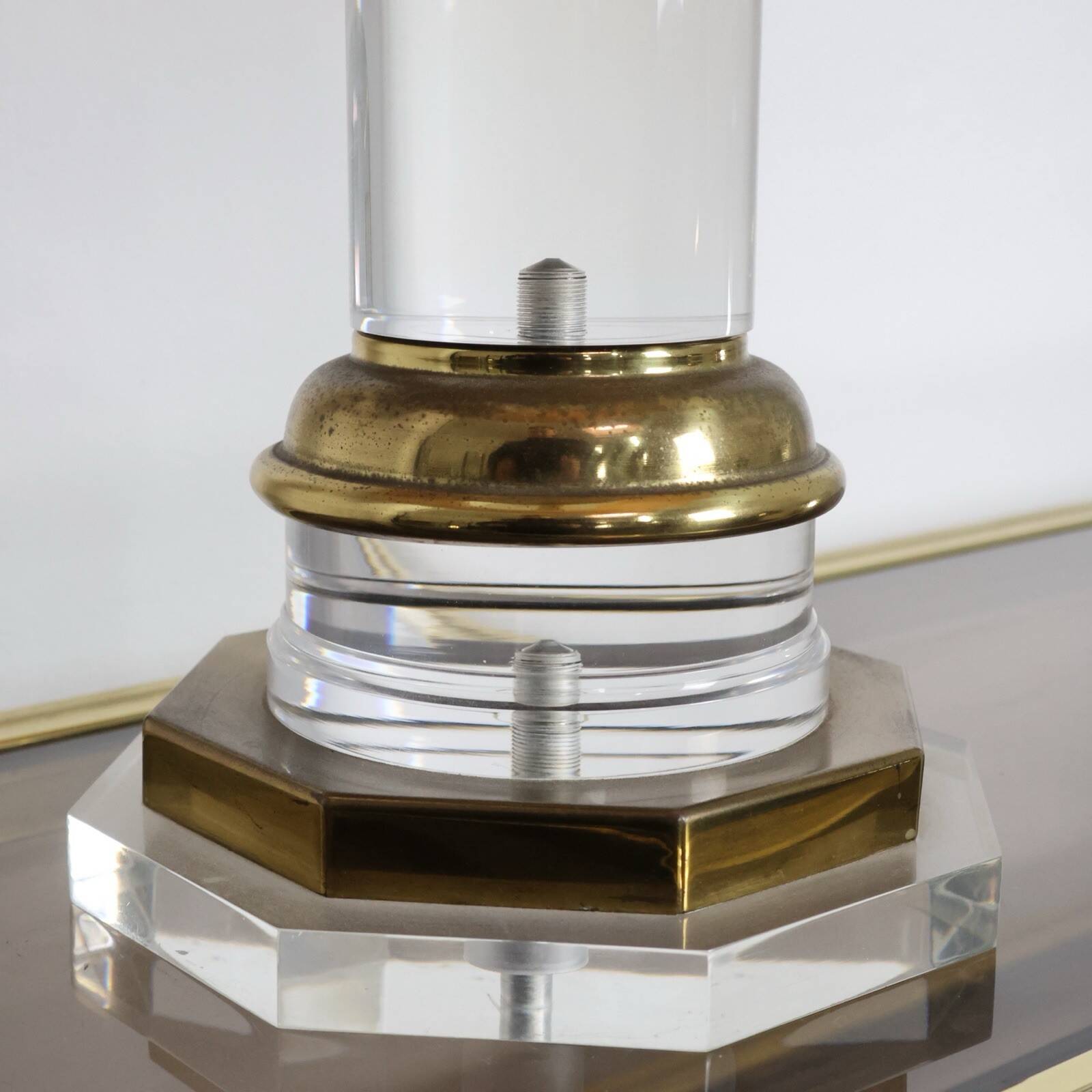 Hollywood Regency lamp in acrylic and brass 1970s design modernariato