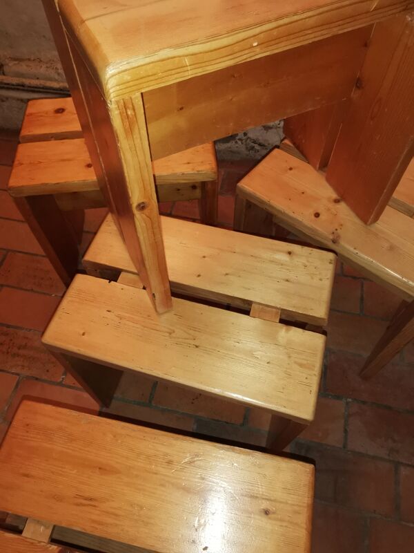 Série de 5 tabourets de Charlotte Perriand les Arcs