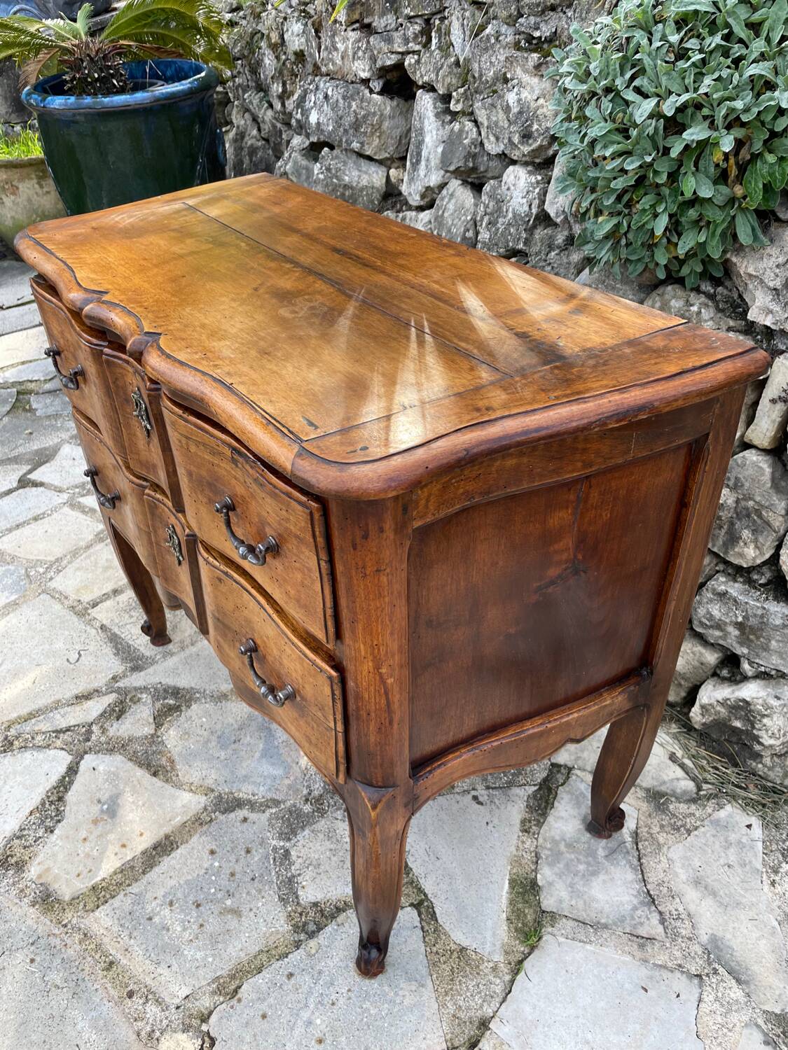 Petite commode en noyer d’époque louis xvi  18 eme siècle