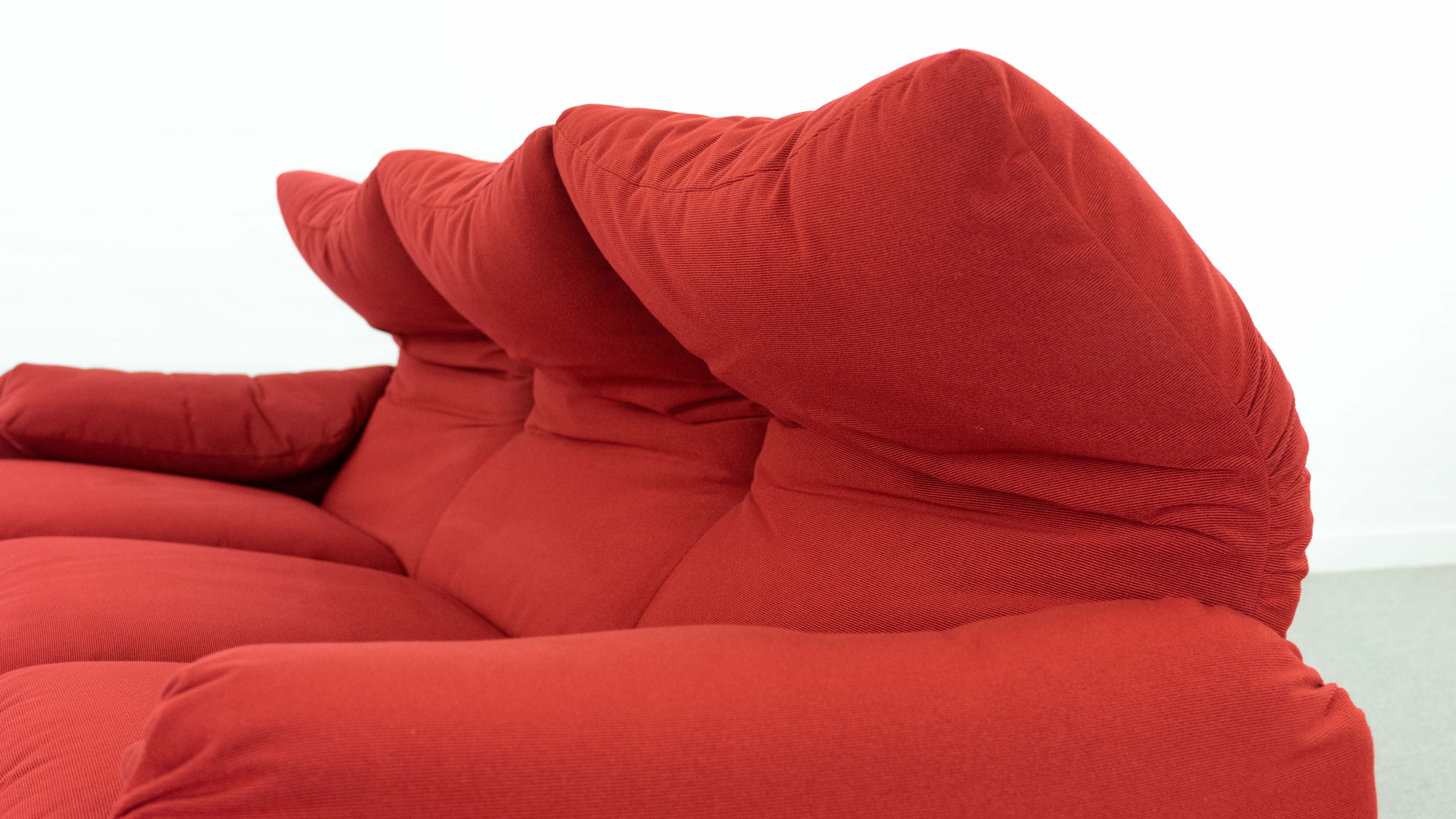Maralunga 3-seater Sofa red by Vico Magistretti for Cassina, Italy