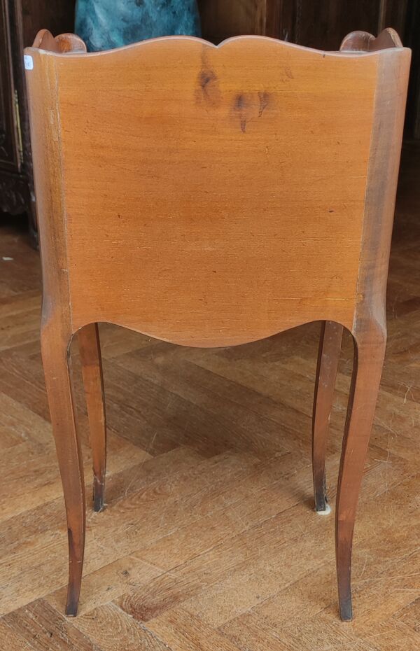 Ancienne table de nuit style Louis XV