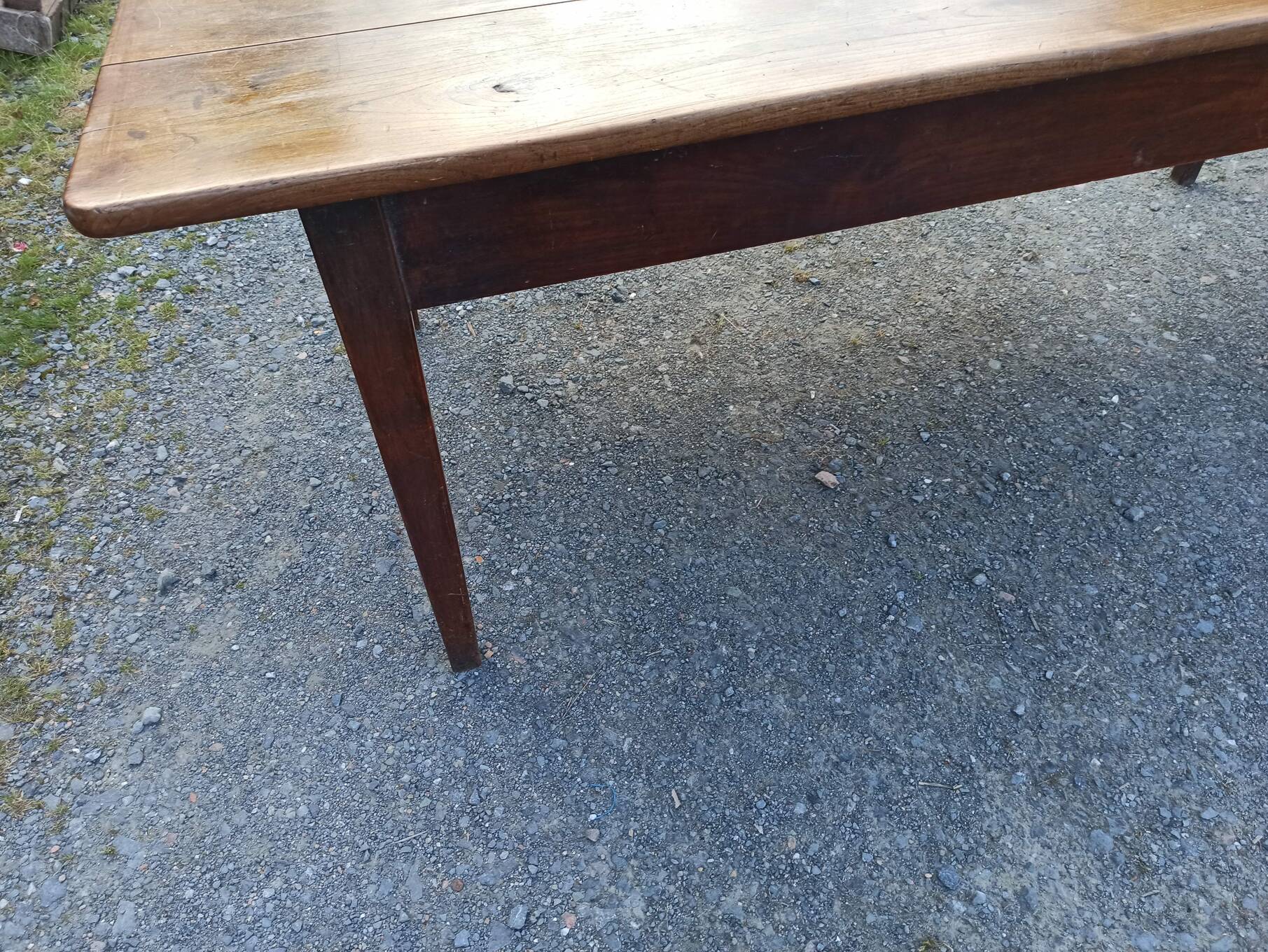 Limousin limousine farm table