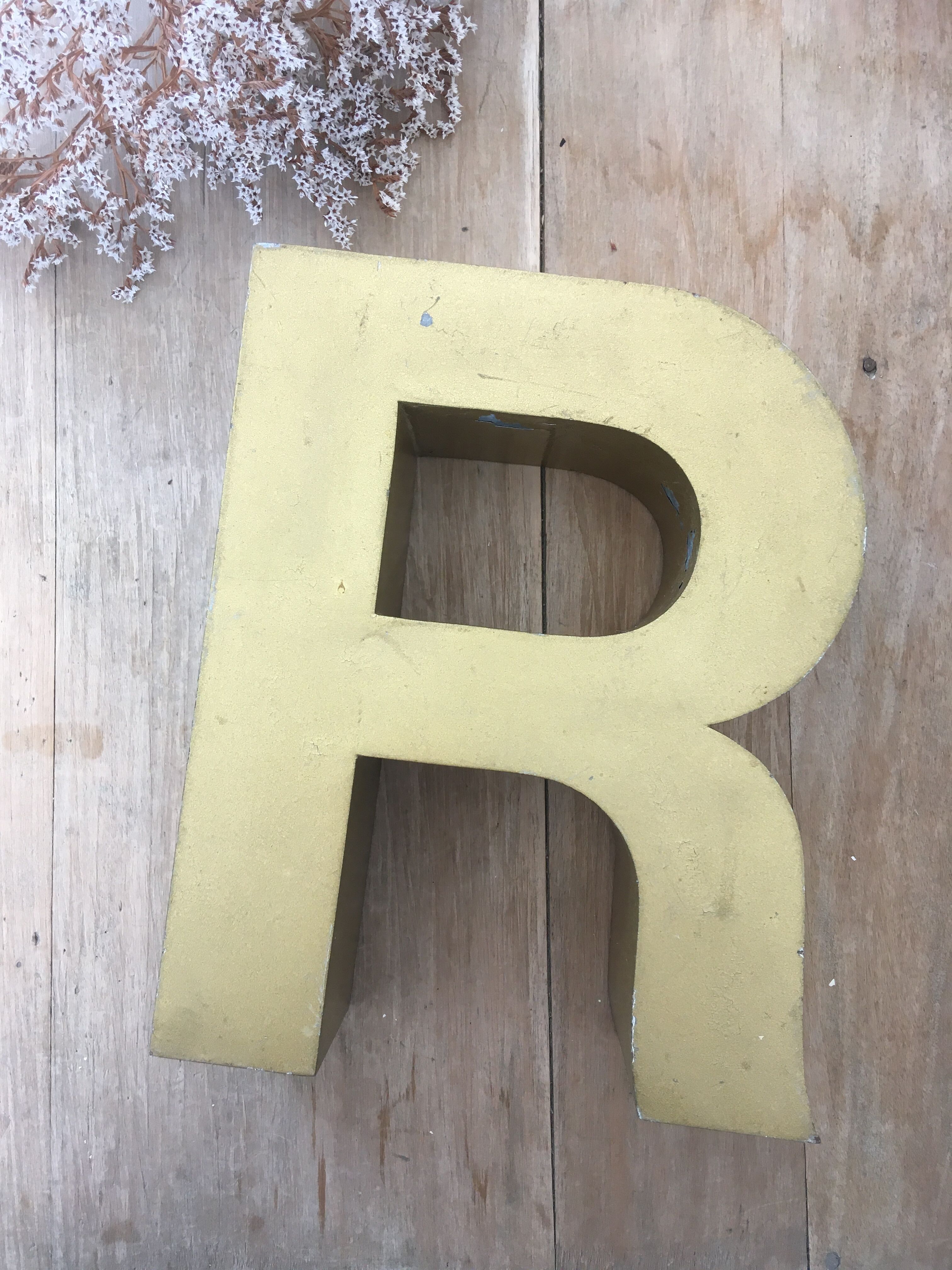 Golden vintage sign letter R