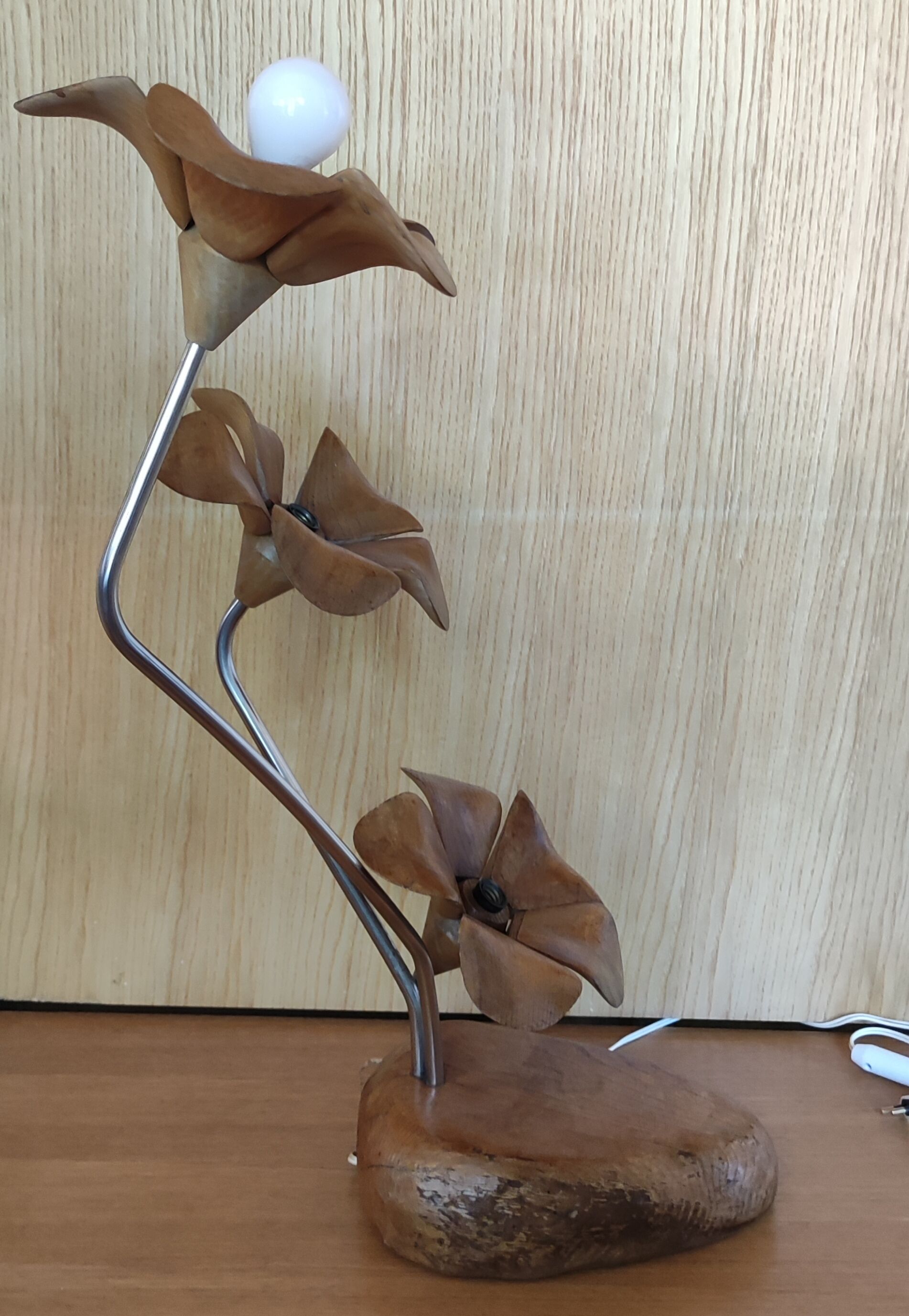 Floral lamp design in wood