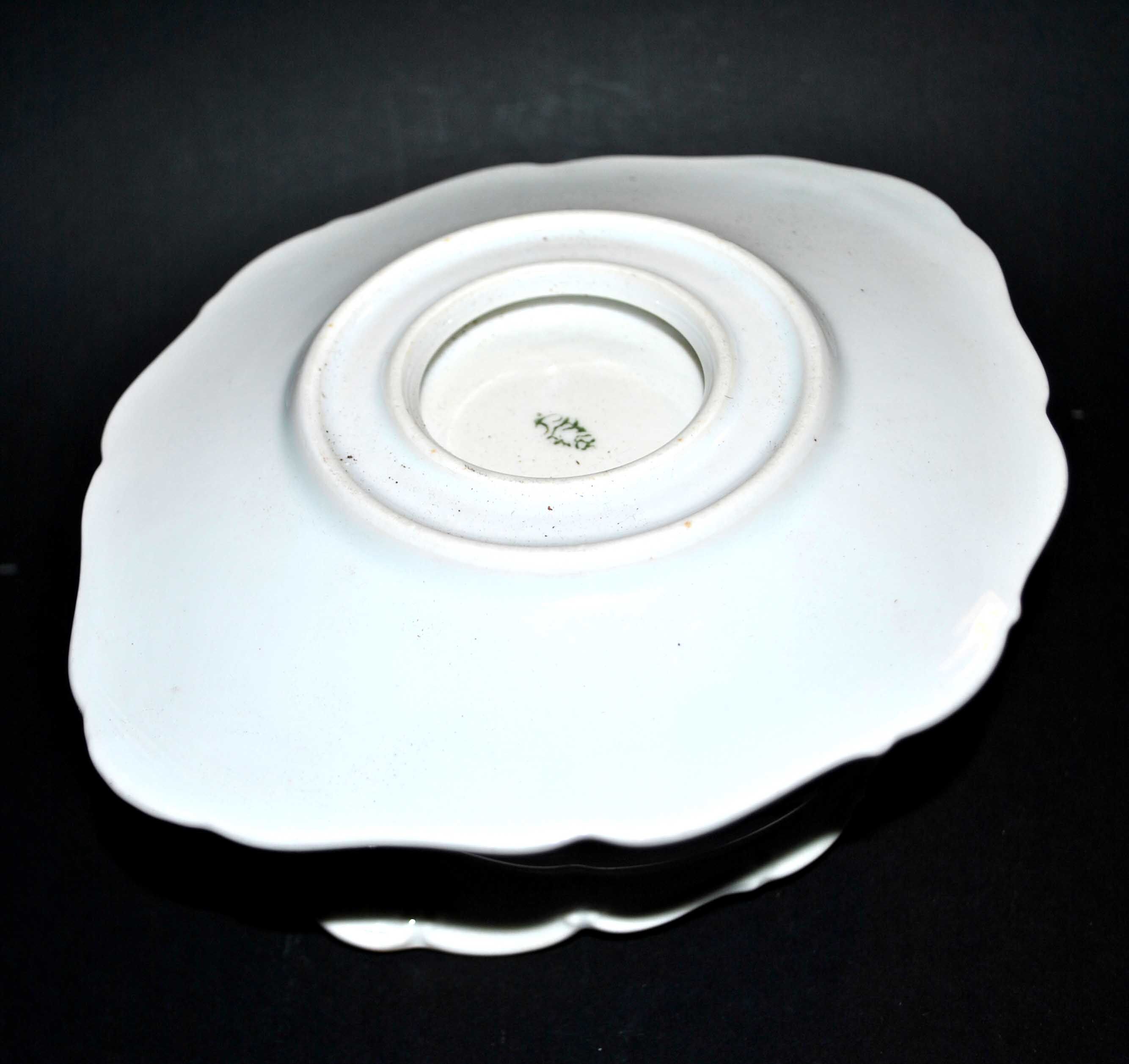 Vintage porcelain pouring saucière decorated with green clover