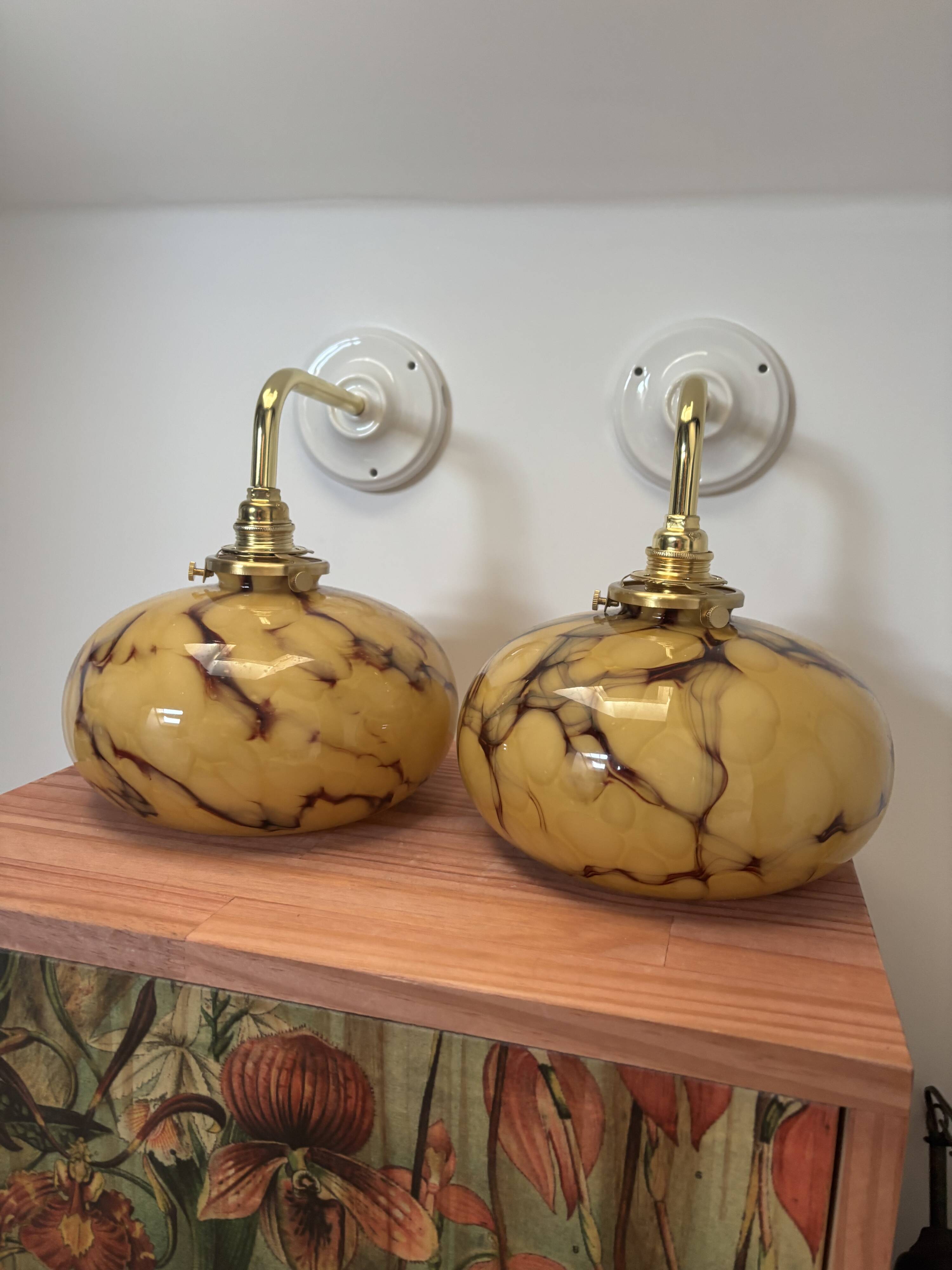 Pair of Art Deco wall sconces in marbled opaline