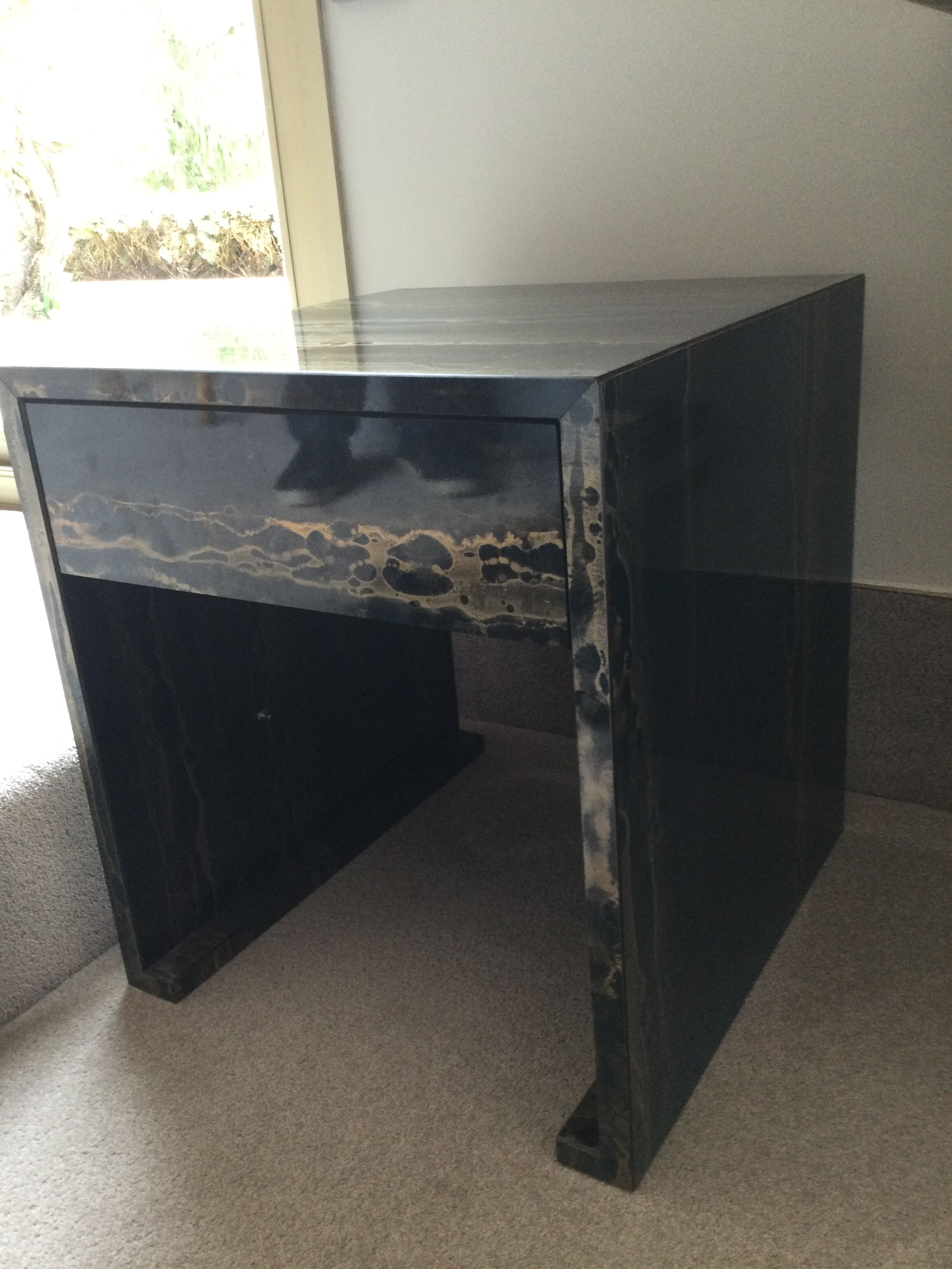 2 bedsides in blue amber hairs are