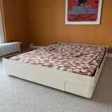 Double bed Series Ozoo, designed by Marc Berthier, white fibreglass, 70s.